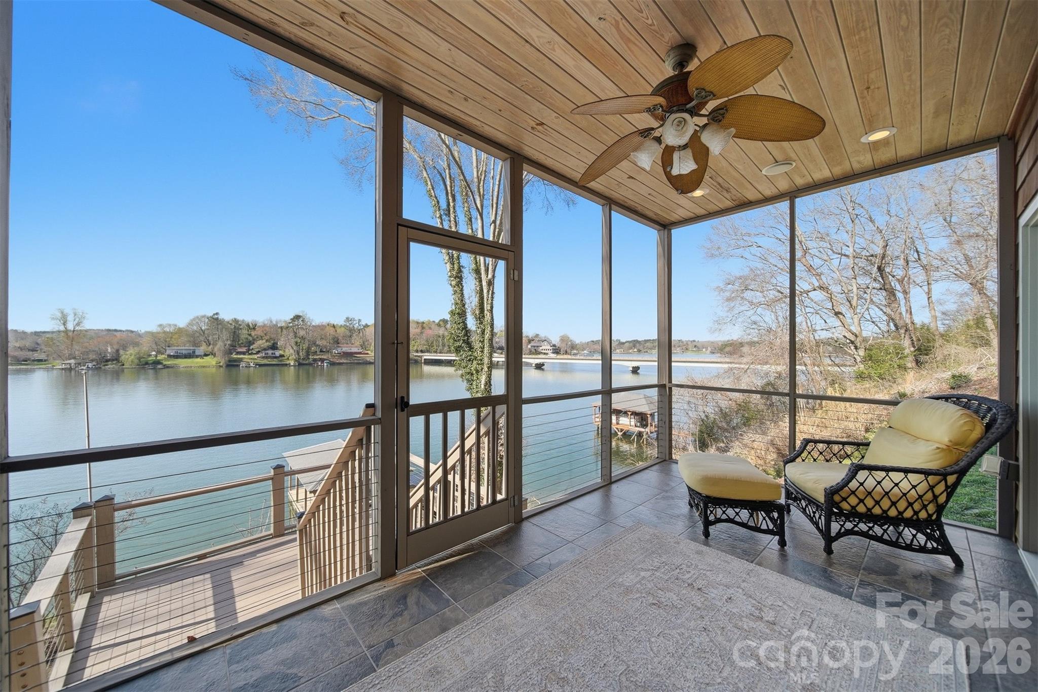 152 Bridge Pointe Lane — Hickory
