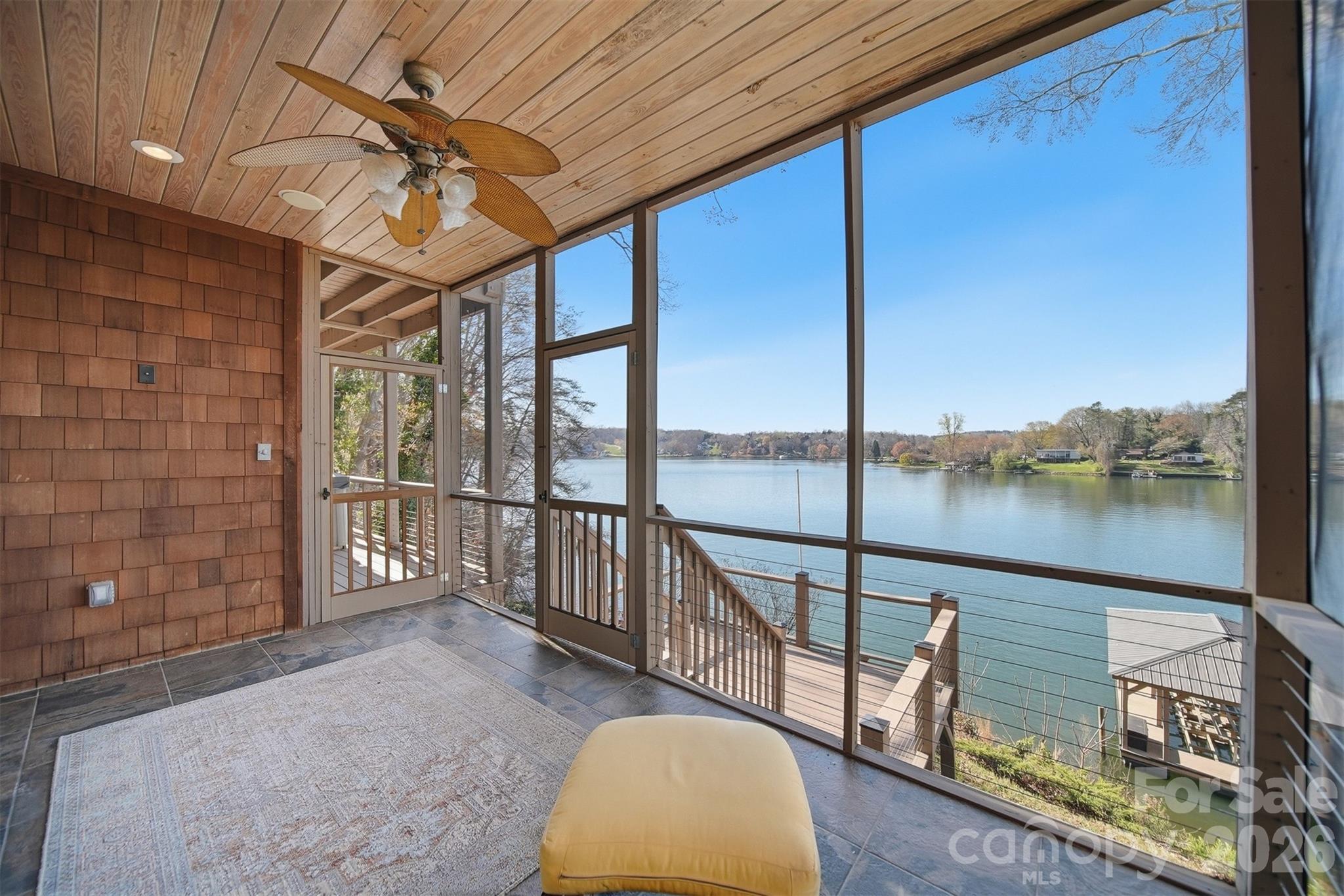 152 Bridge Pointe Lane — Hickory