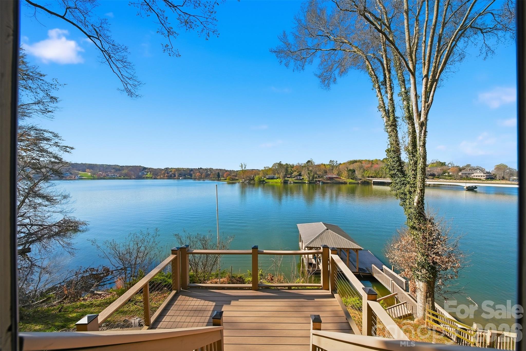 152 Bridge Pointe Lane — Hickory