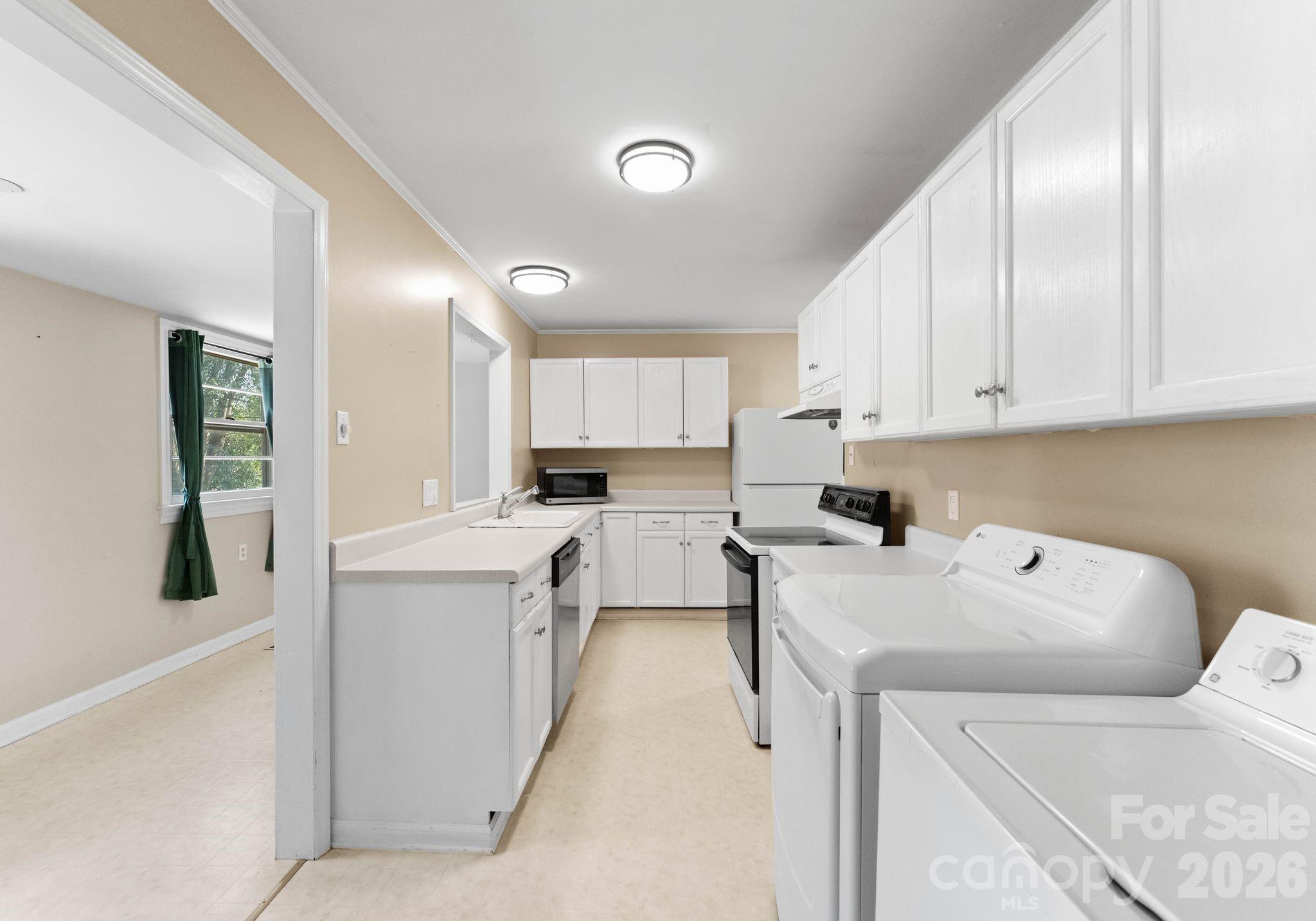 1136 E Woodlawn Road — Charlotte