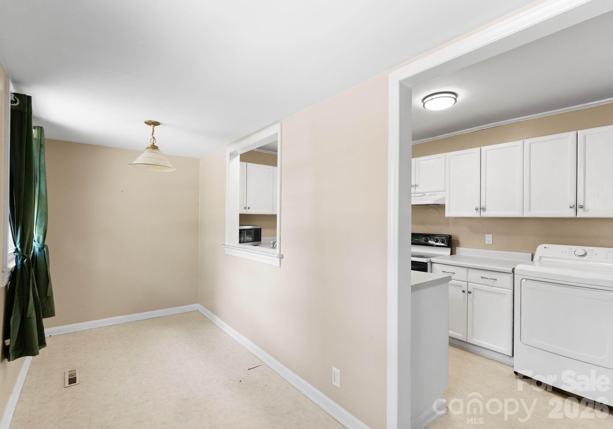 1136 E Woodlawn Road — Charlotte