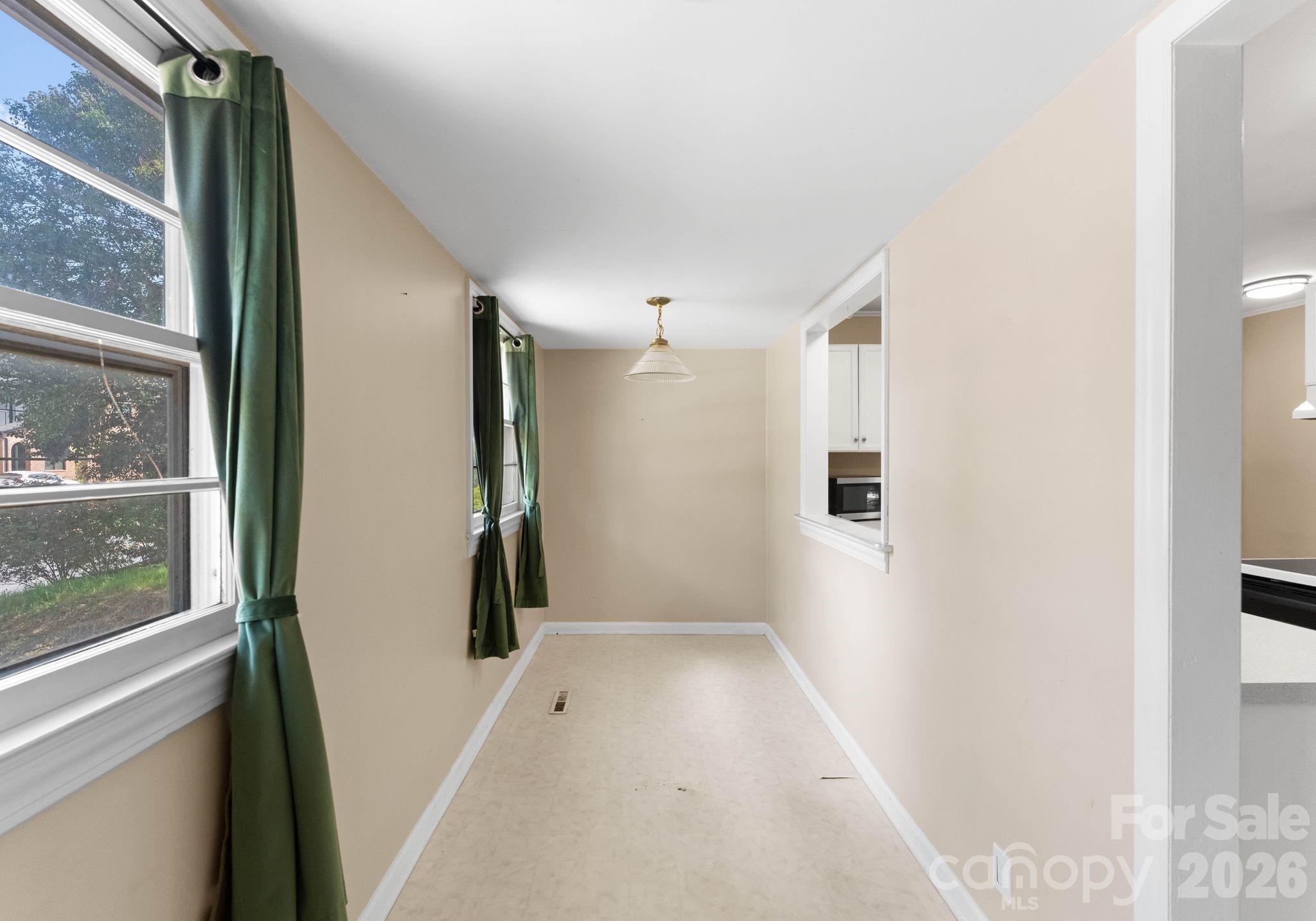 1136 E Woodlawn Road — Charlotte