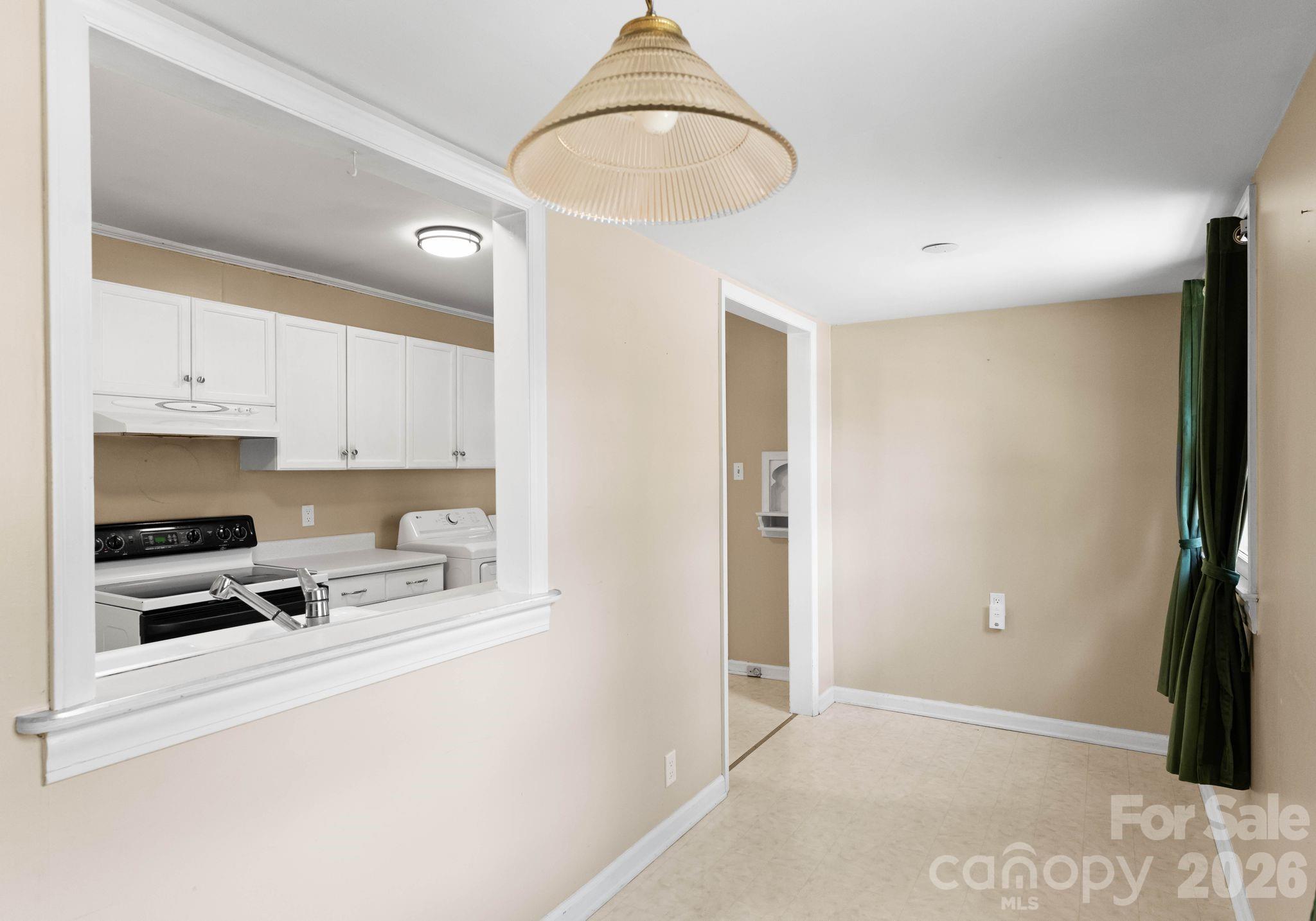 1136 E Woodlawn Road — Charlotte