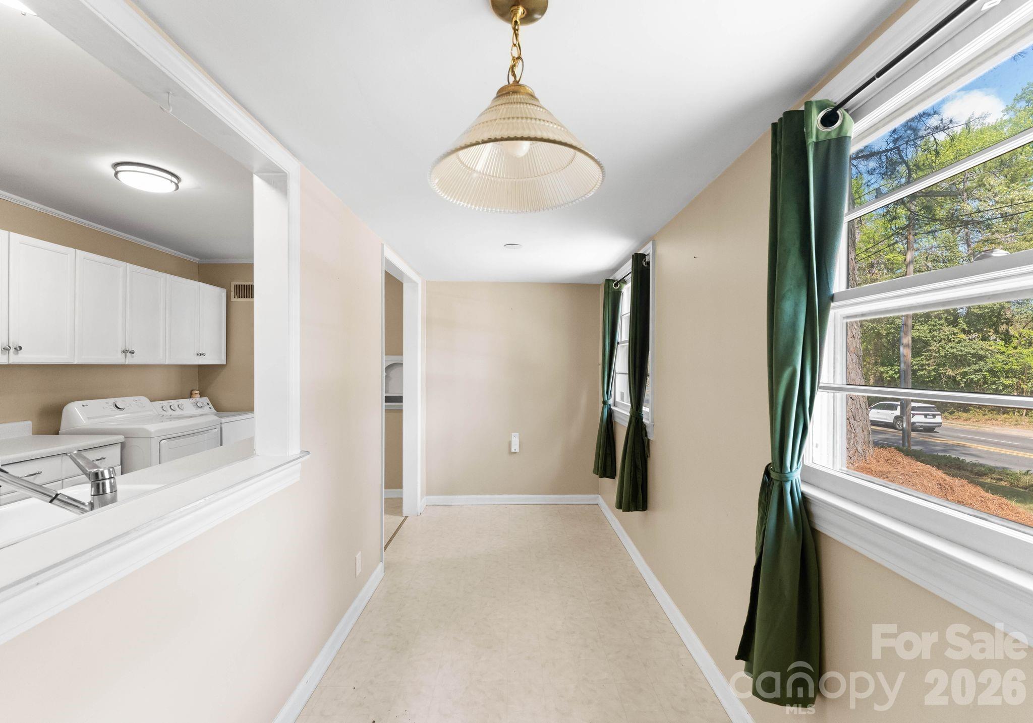 1136 E Woodlawn Road — Charlotte