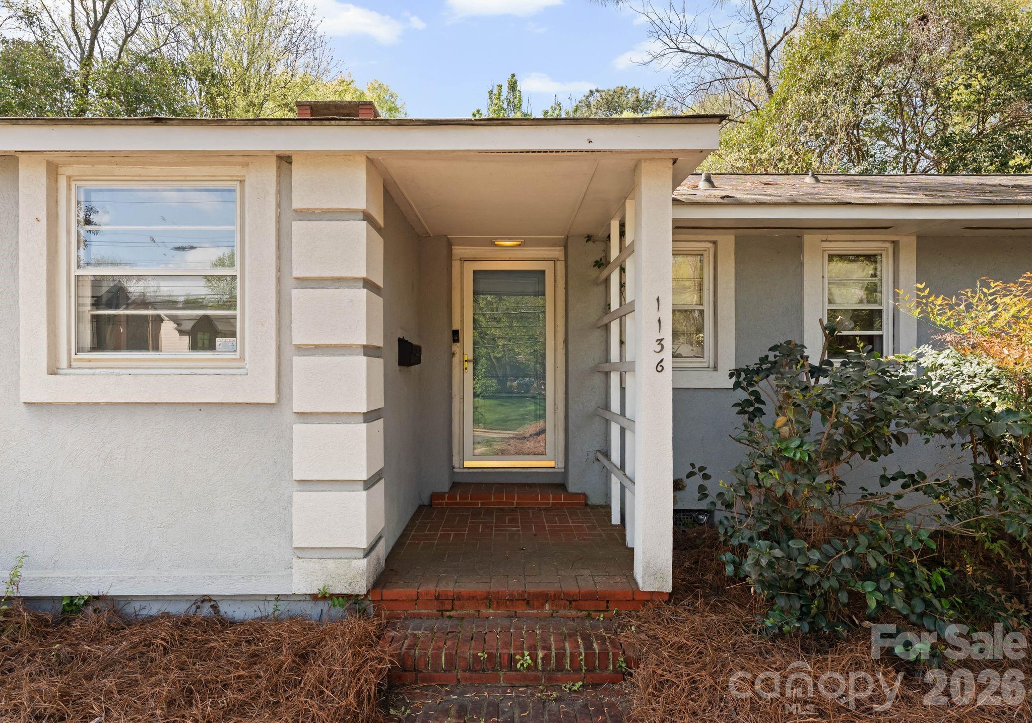 1136 E Woodlawn Road — Charlotte