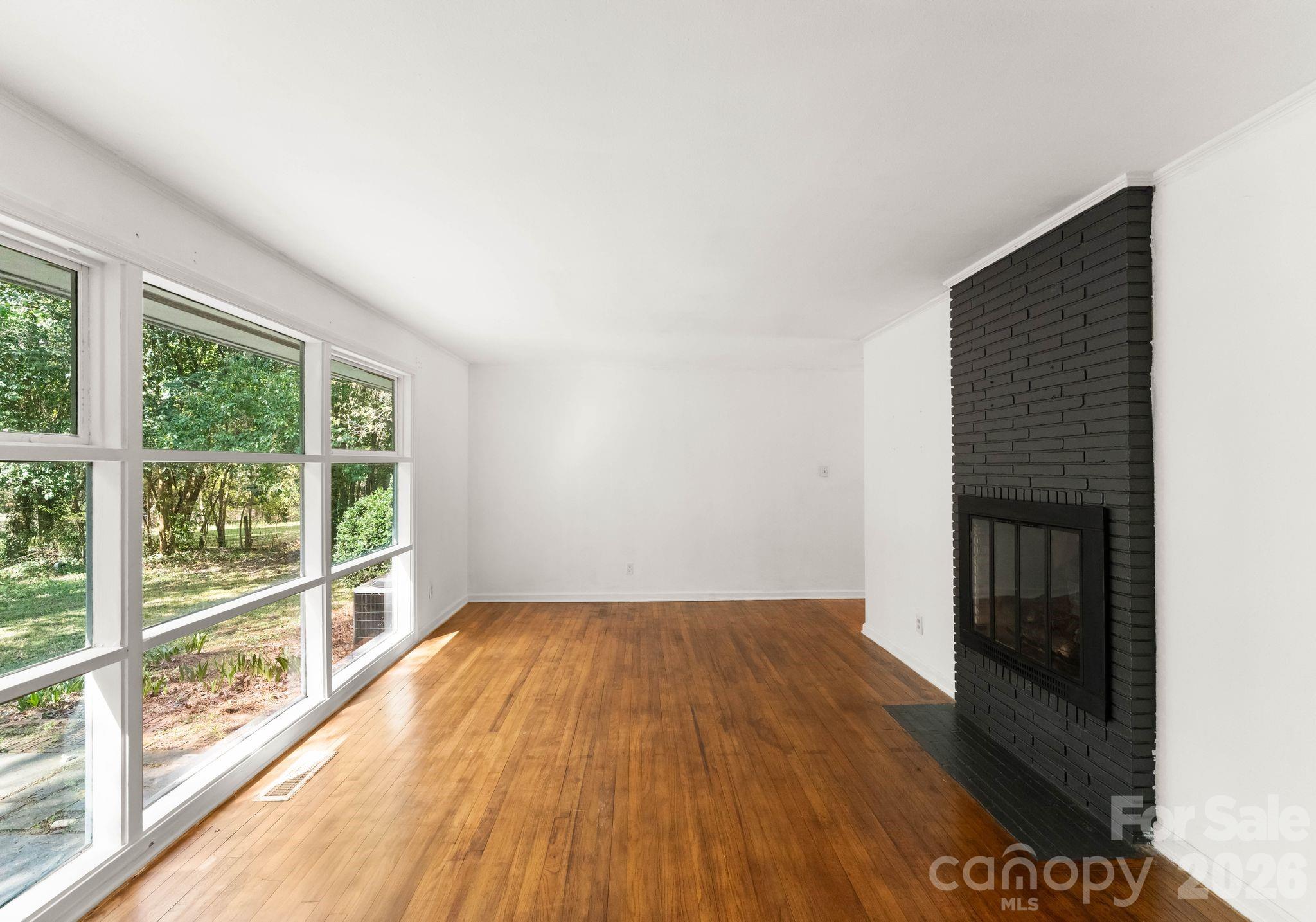 1136 E Woodlawn Road — Charlotte