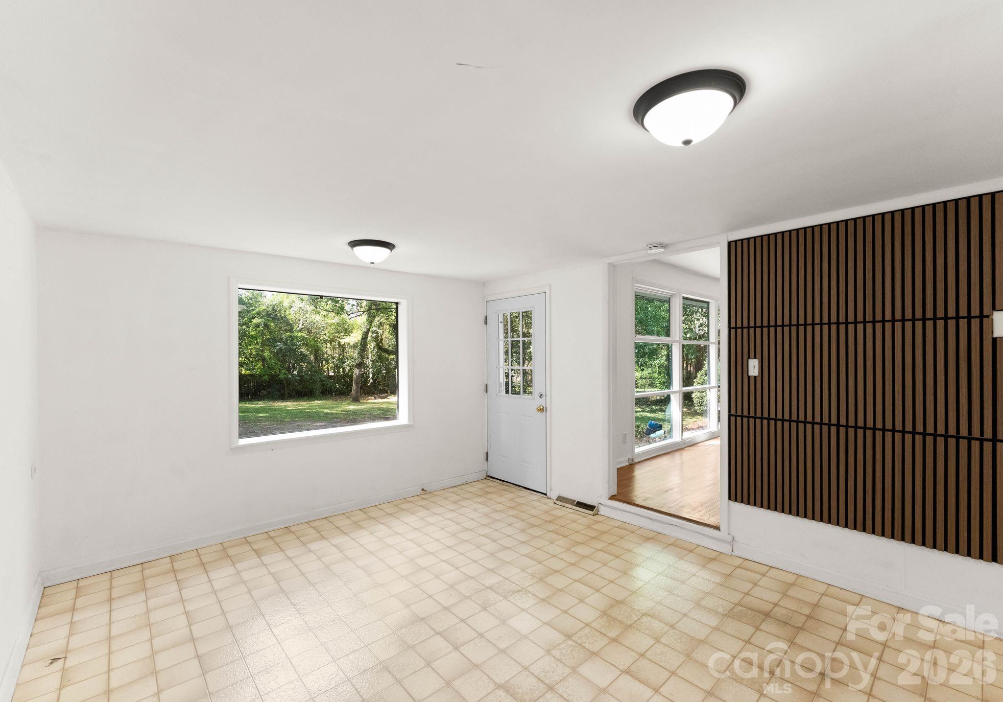1136 E Woodlawn Road — Charlotte