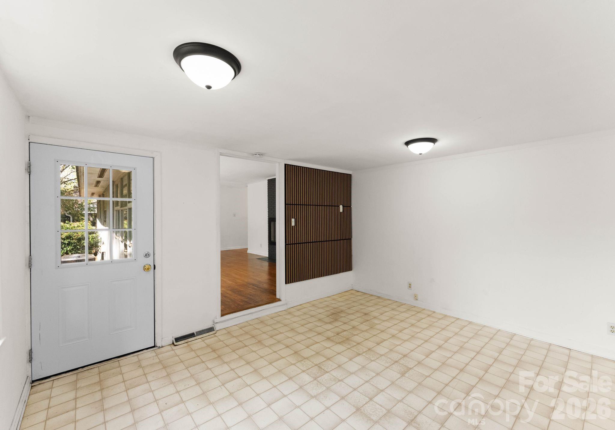 1136 E Woodlawn Road — Charlotte