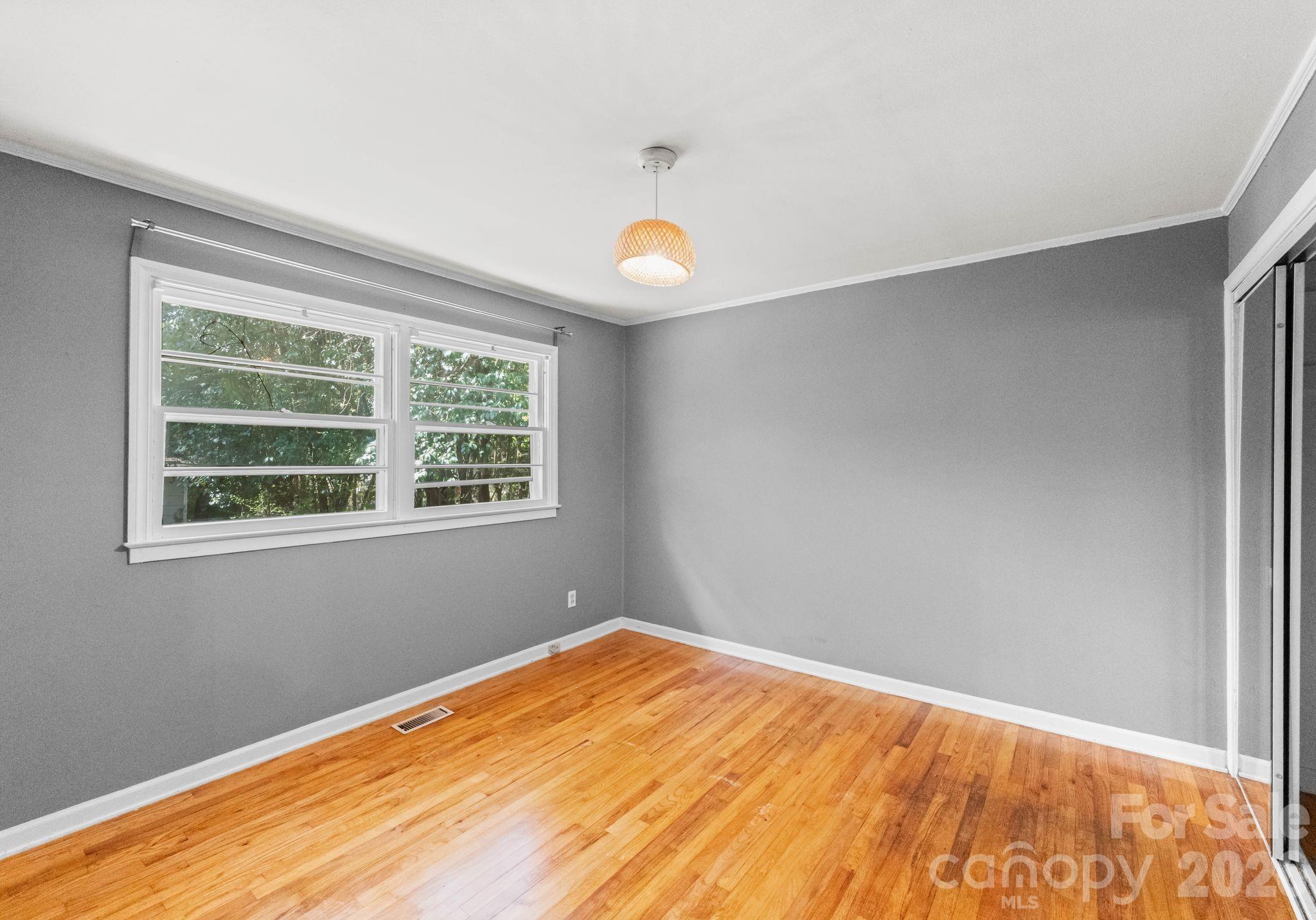 1136 E Woodlawn Road — Charlotte
