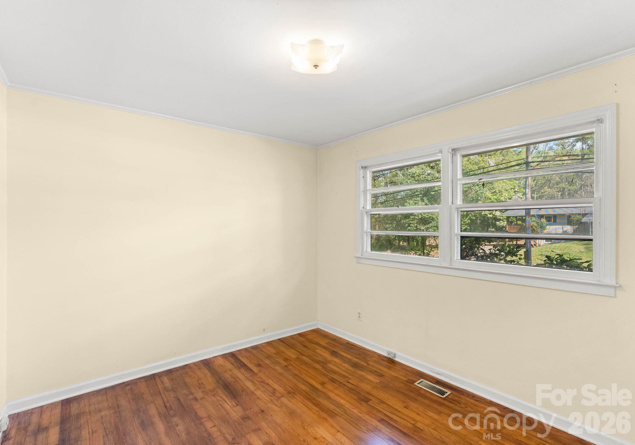 1136 E Woodlawn Road — Charlotte
