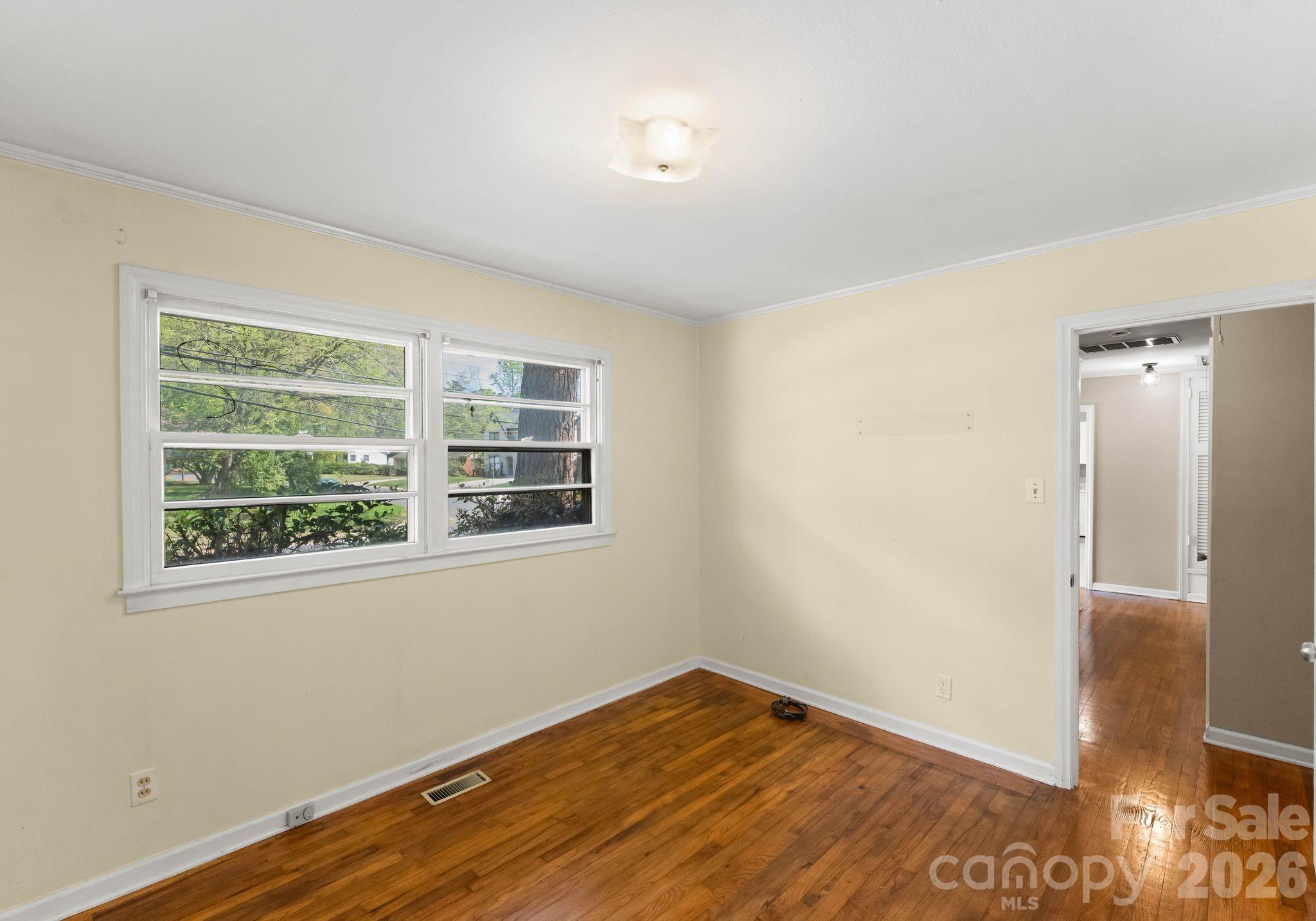 1136 E Woodlawn Road — Charlotte