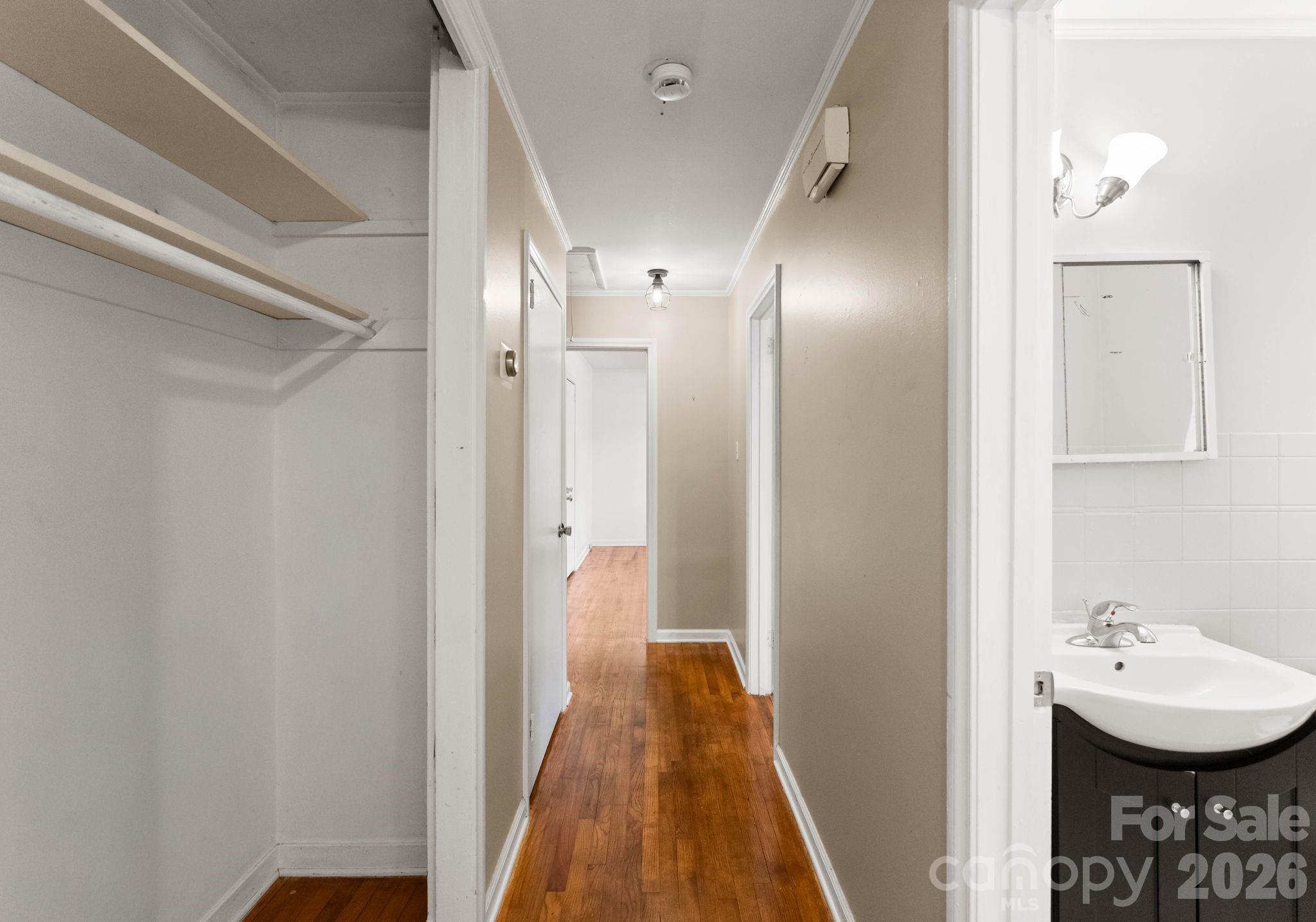 1136 E Woodlawn Road — Charlotte