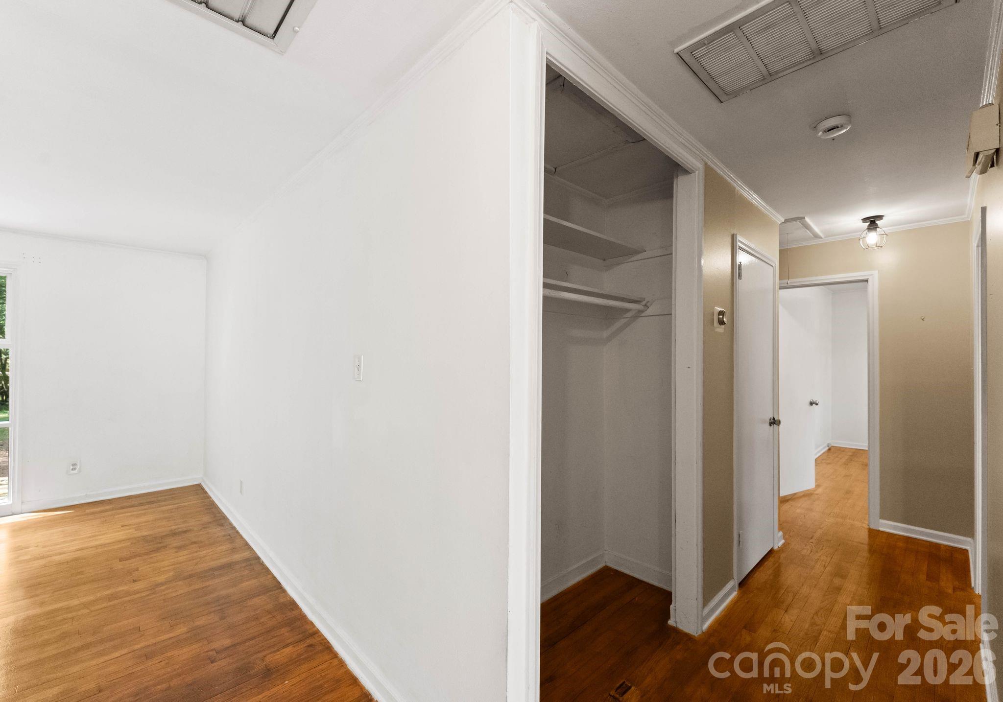 1136 E Woodlawn Road — Charlotte