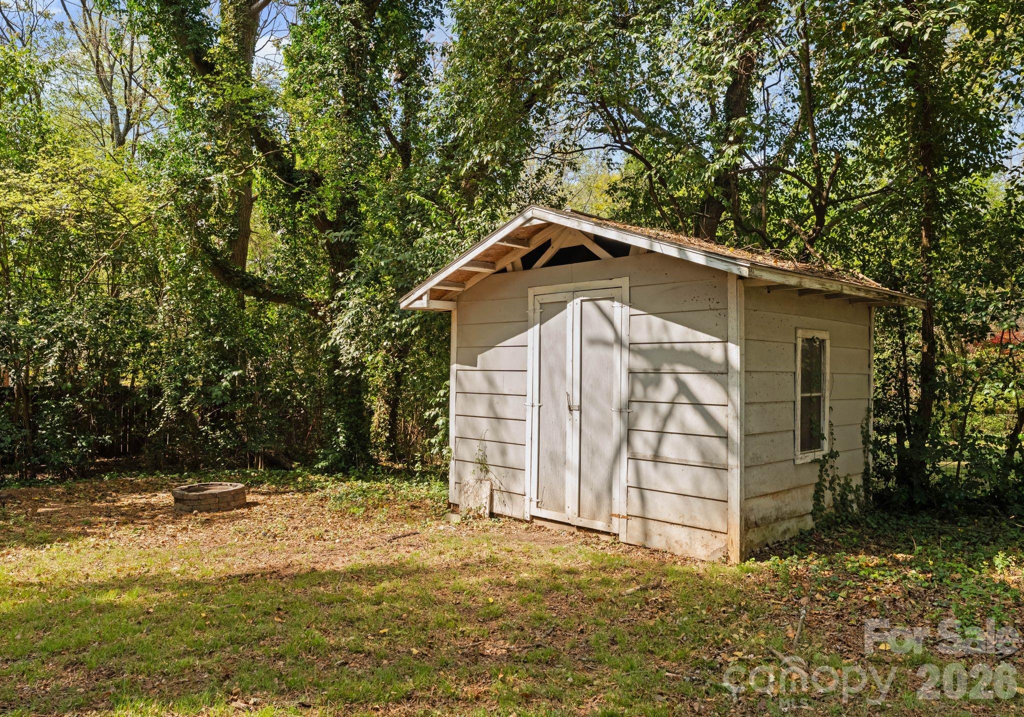 1136 E Woodlawn Road — Charlotte