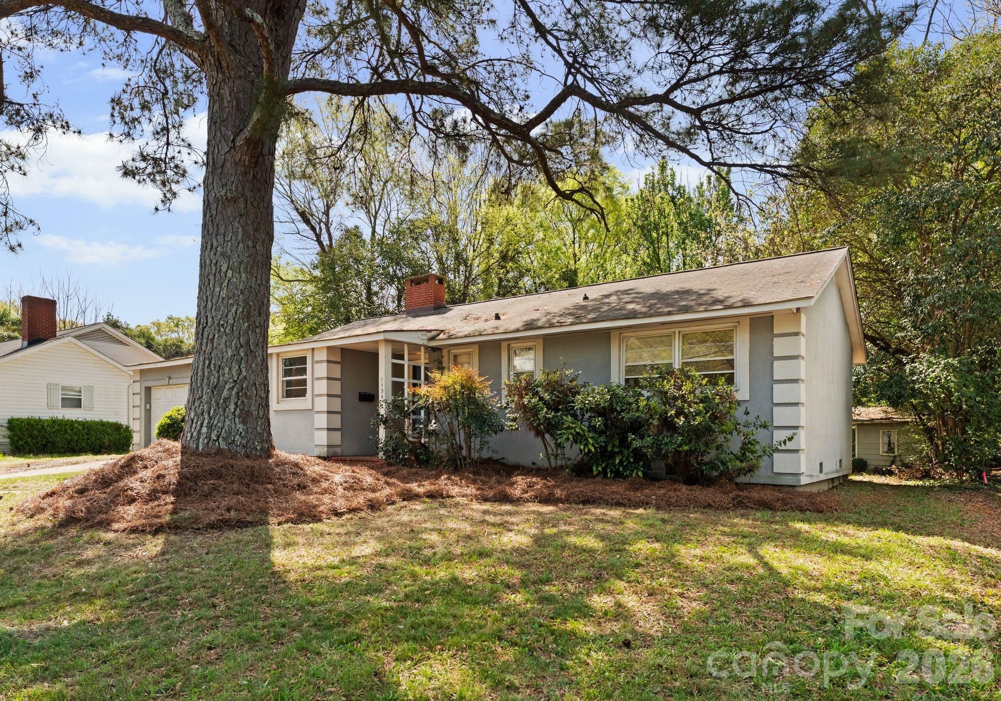1136 E Woodlawn Road — Charlotte