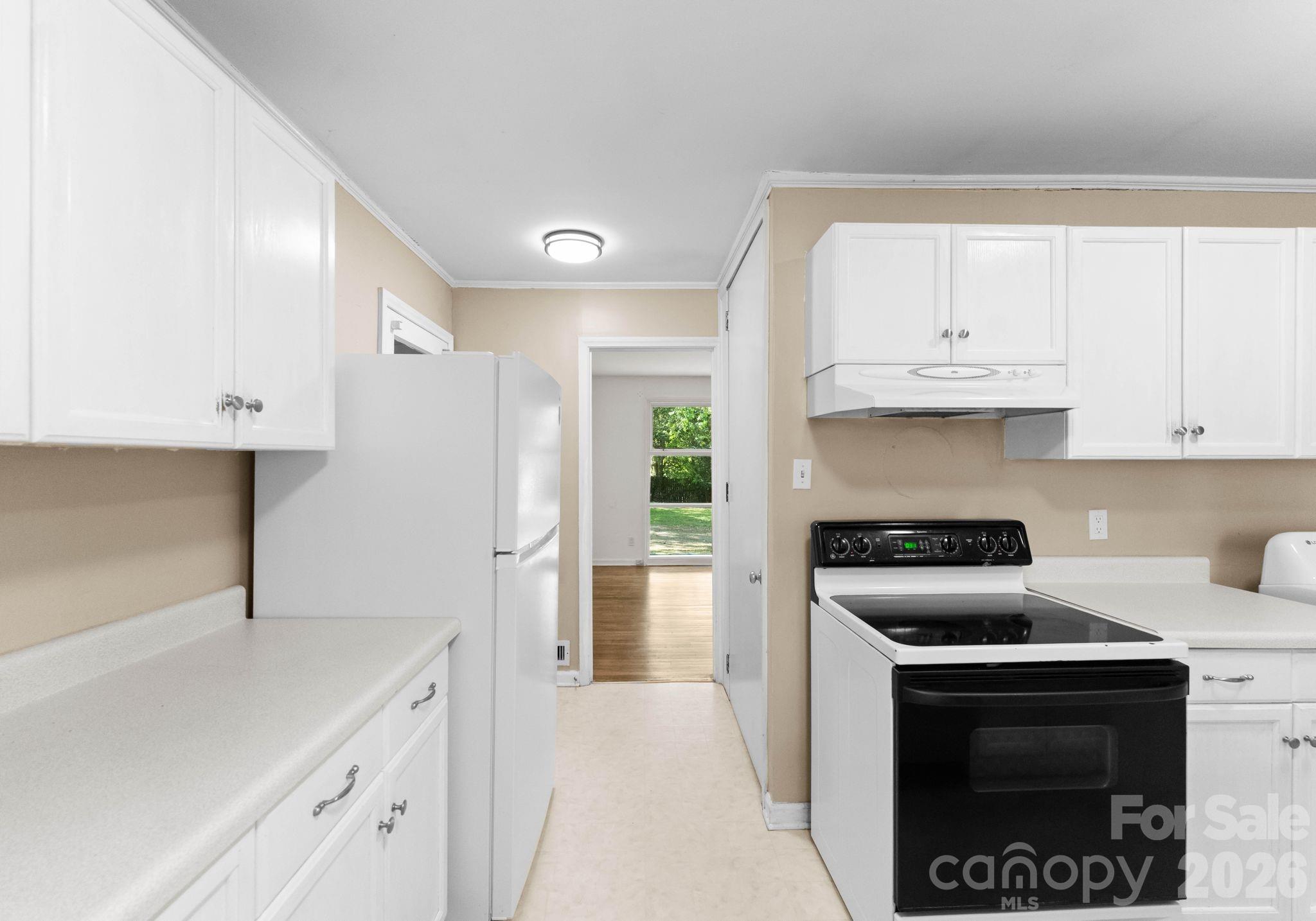1136 E Woodlawn Road — Charlotte