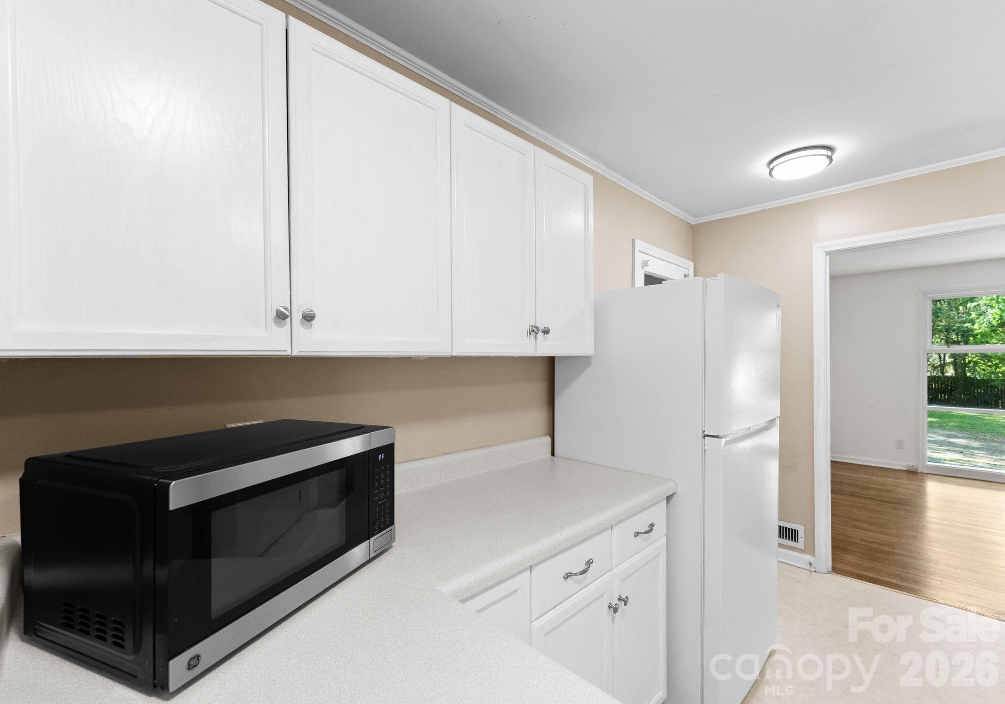 1136 E Woodlawn Road — Charlotte