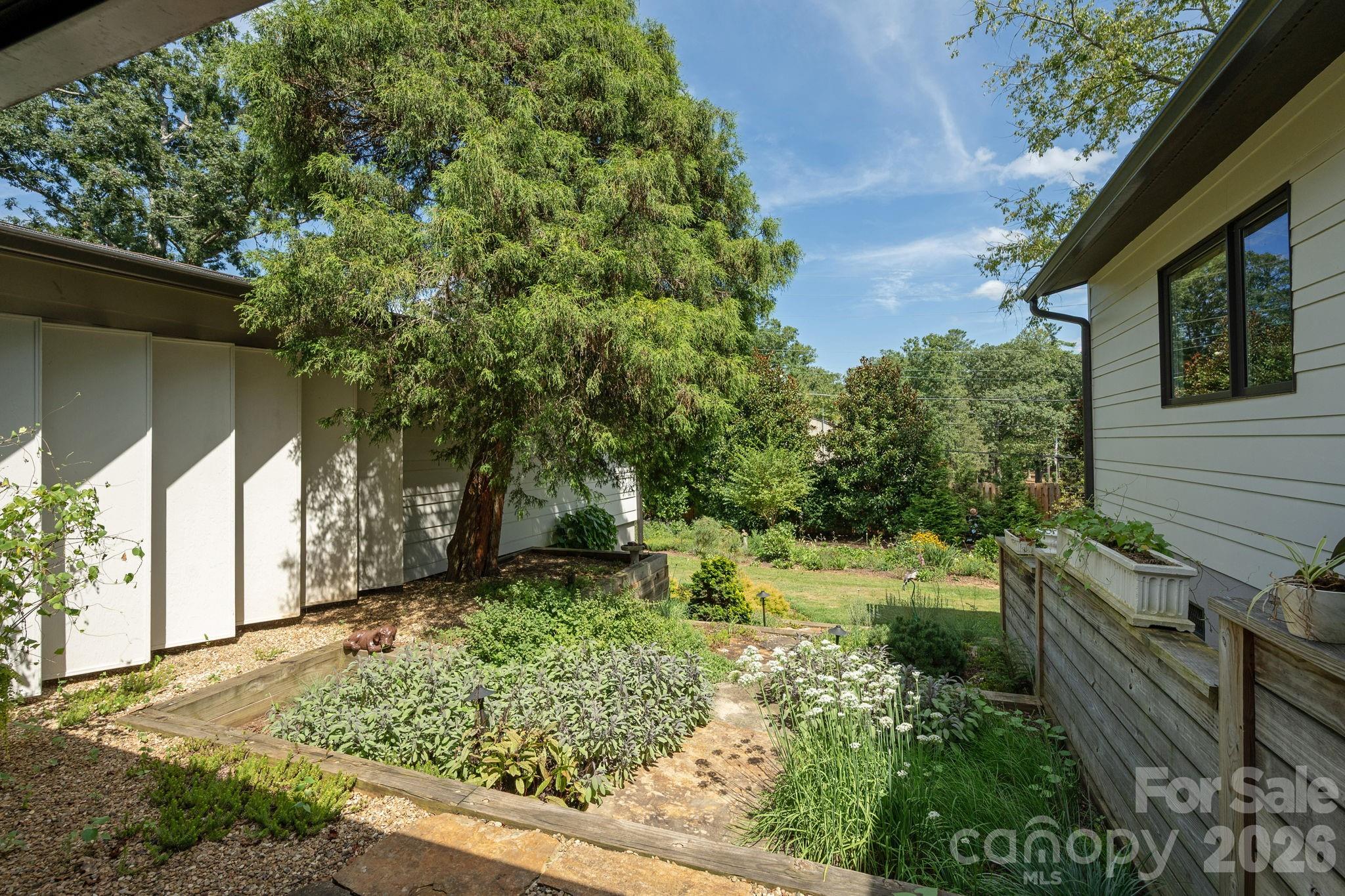 28 Forest Road — Asheville
