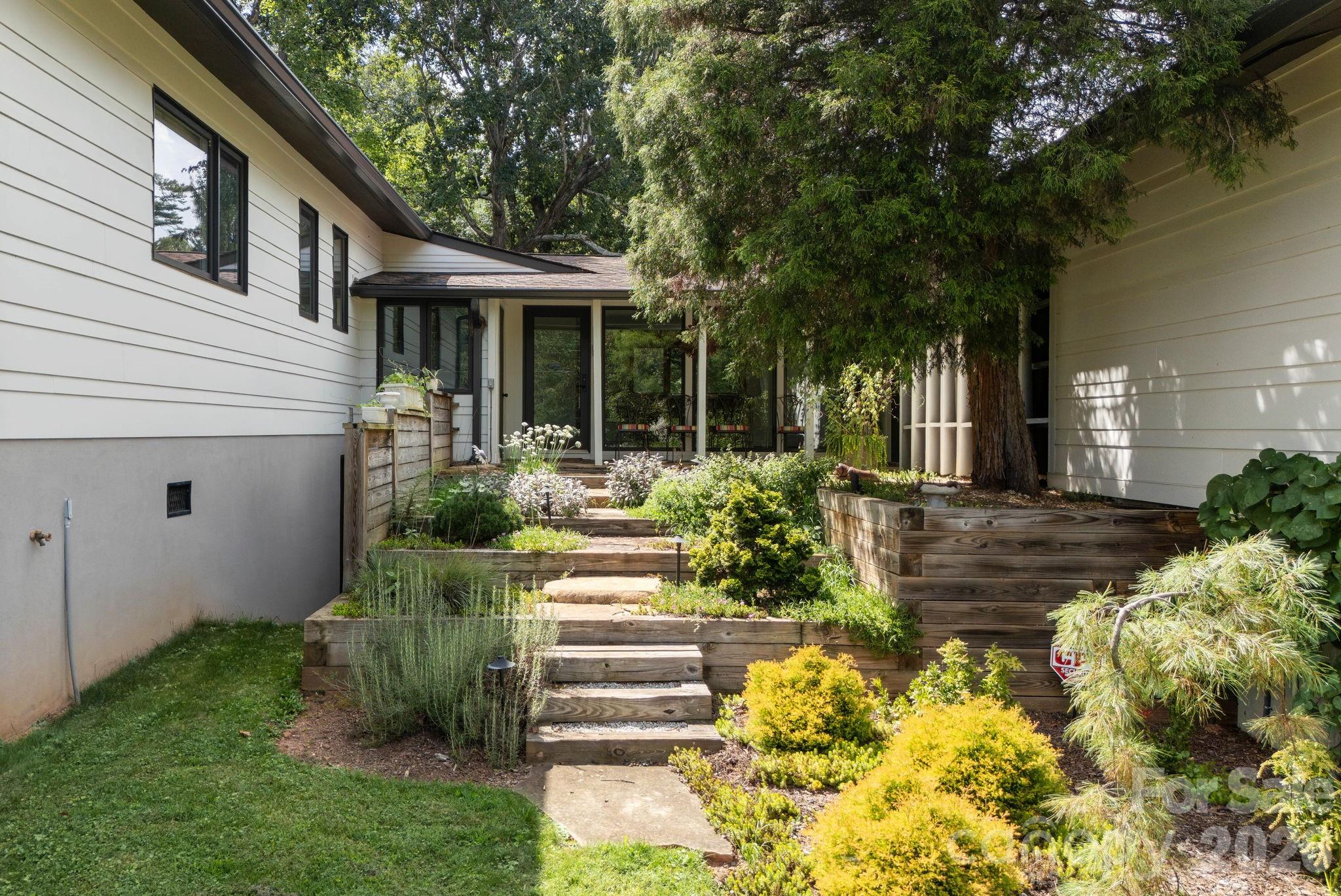 28 Forest Road — Asheville
