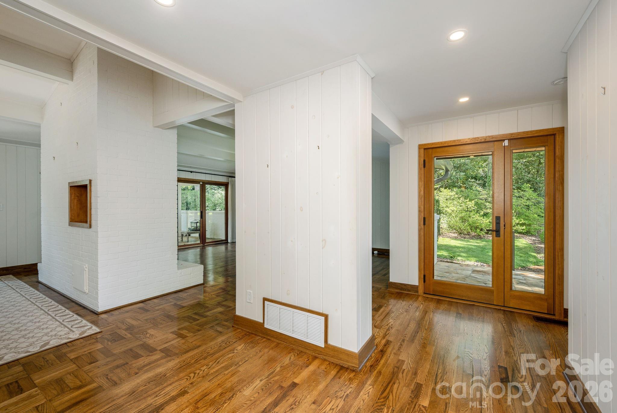 28 Forest Road — Asheville