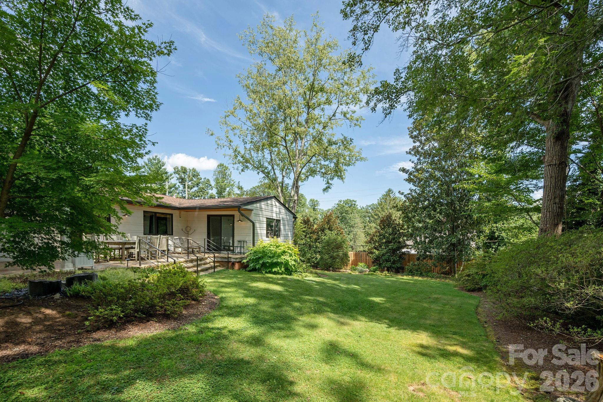 28 Forest Road — Asheville