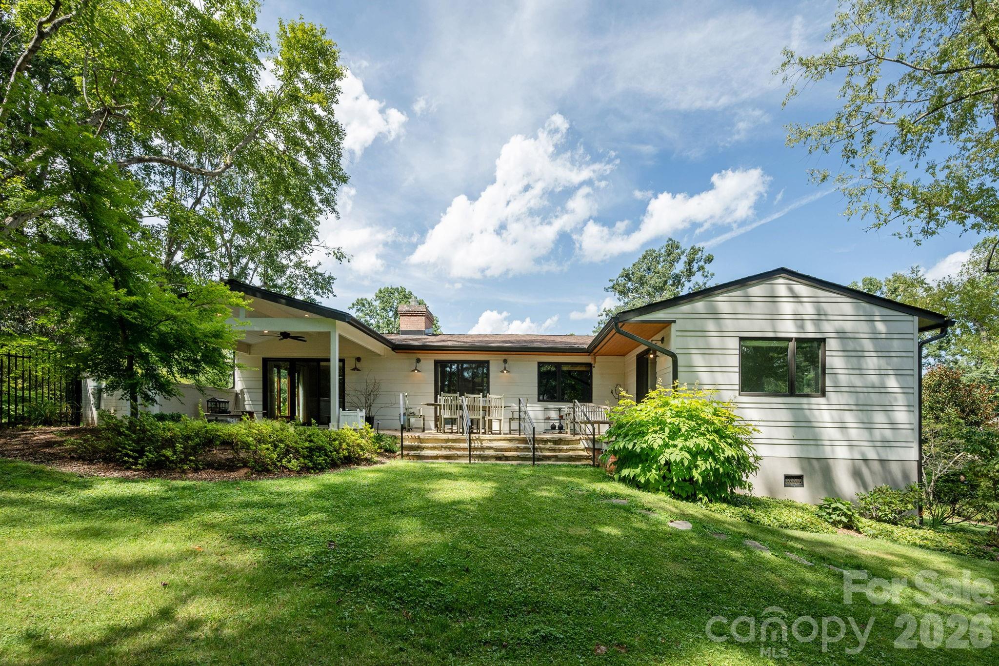28 Forest Road — Asheville