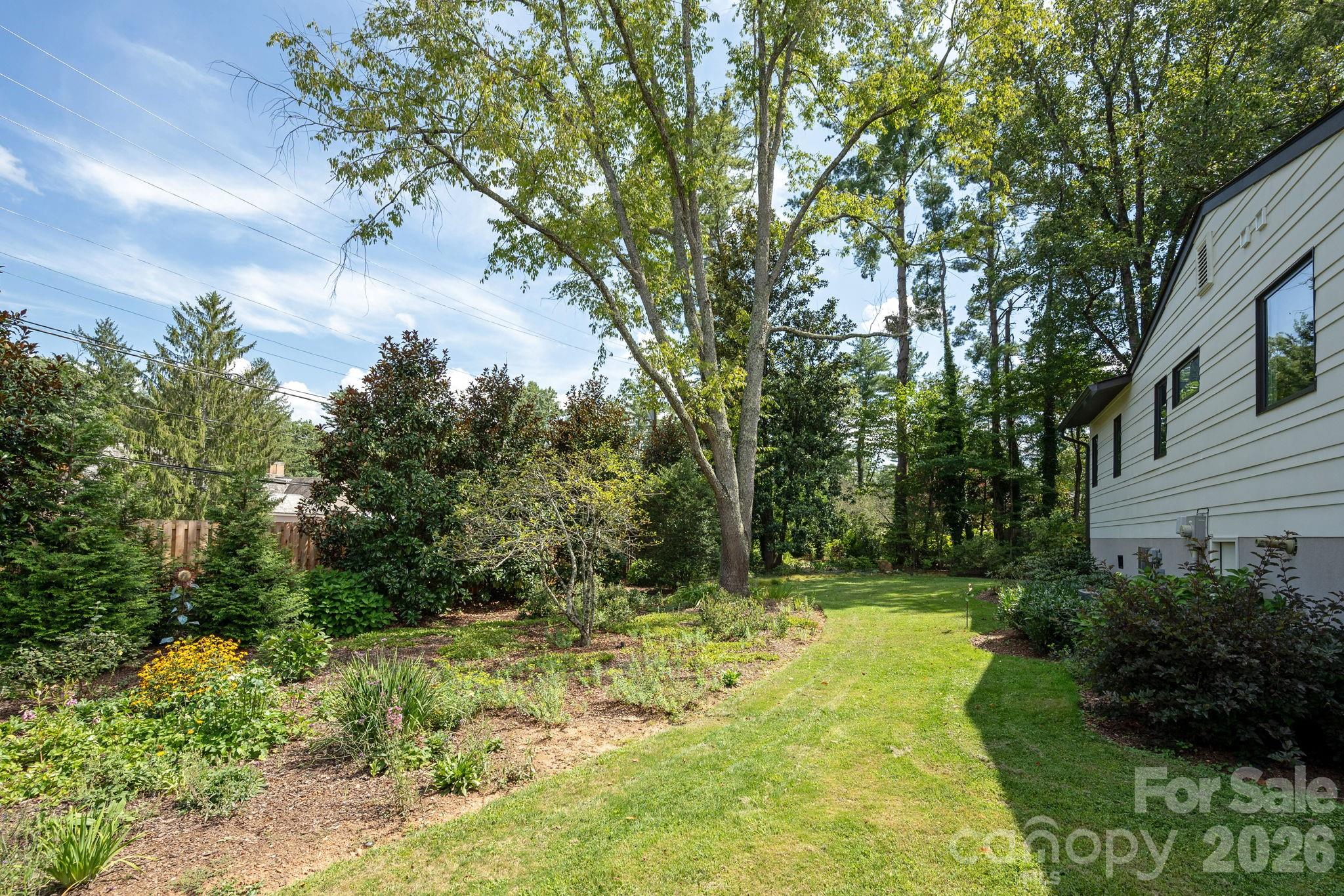 28 Forest Road — Asheville