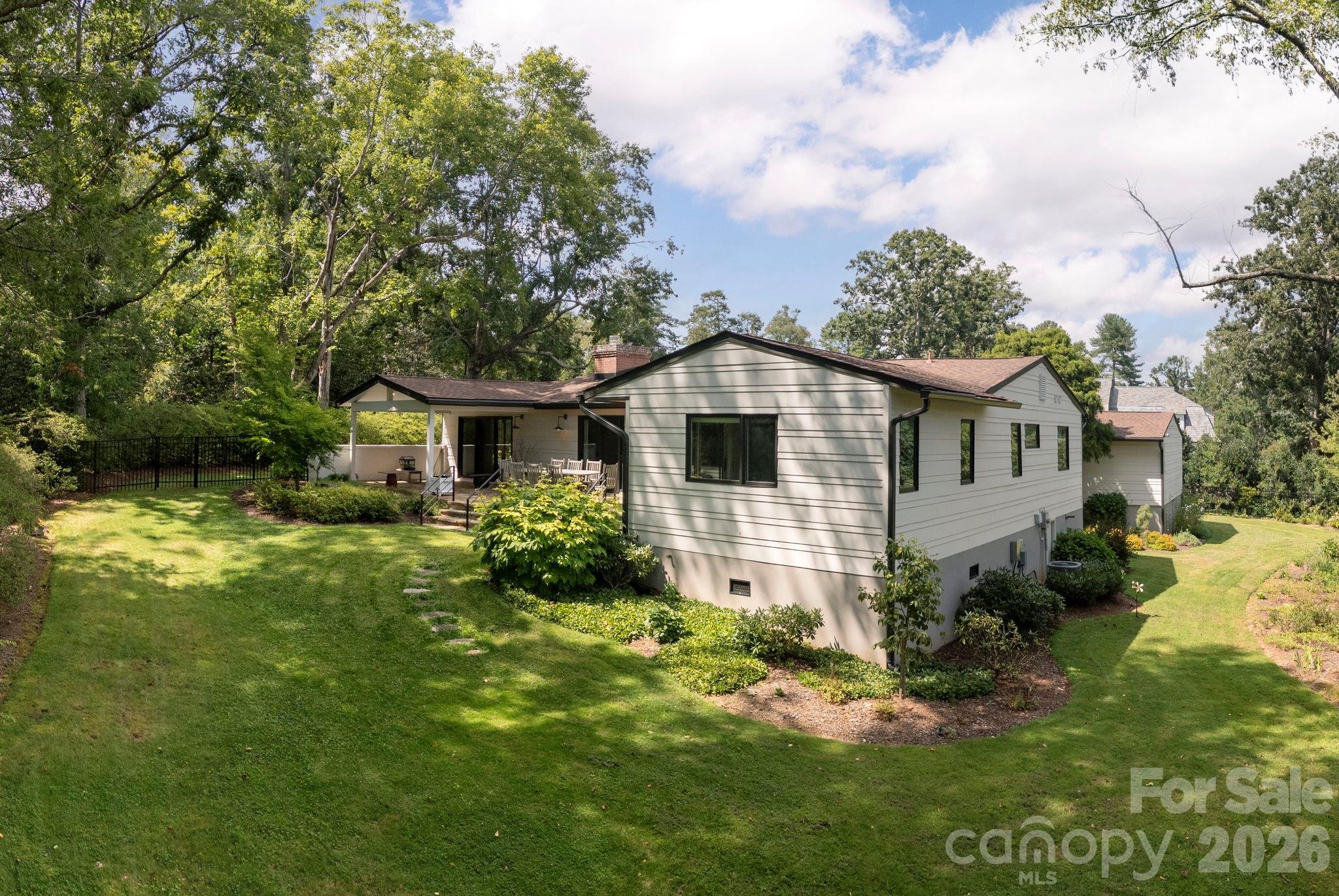 28 Forest Road — Asheville