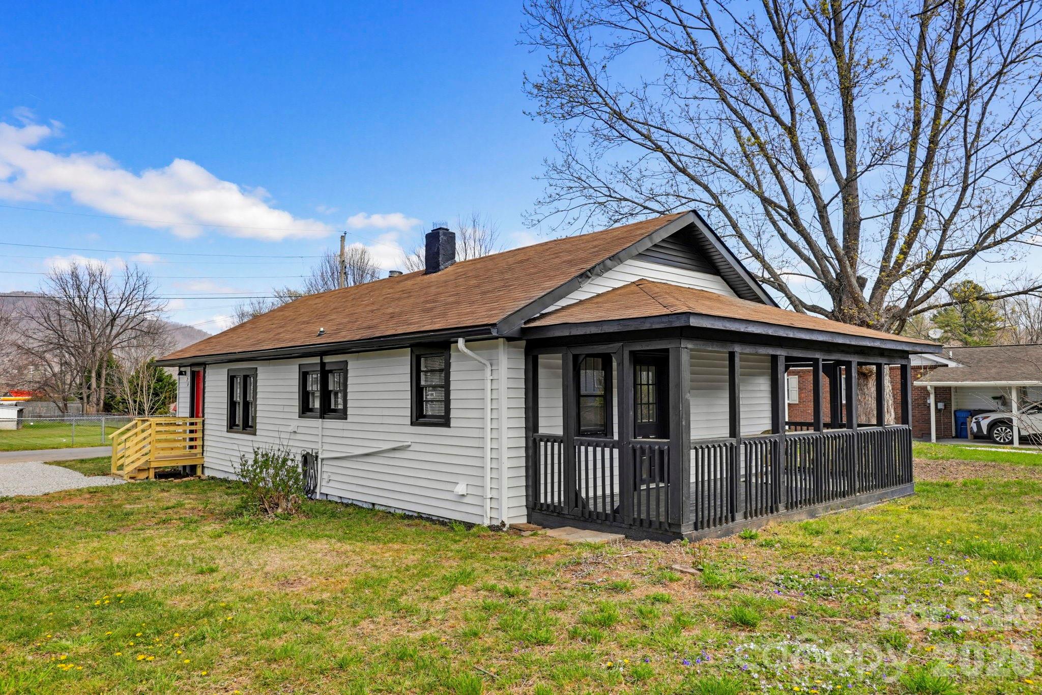 26 Francis Street — Waynesville
