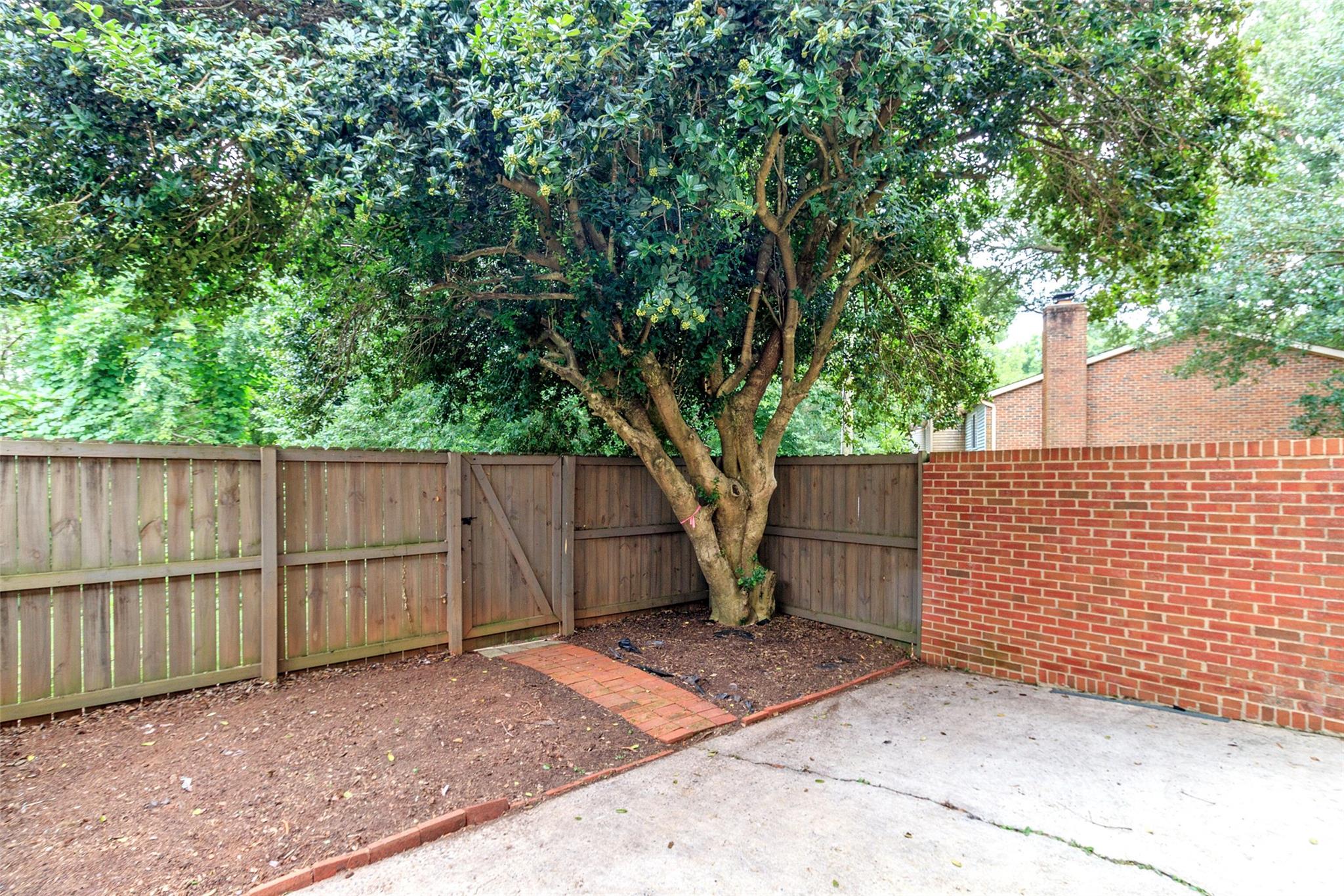 8300 Knights Bridge Road — Charlotte