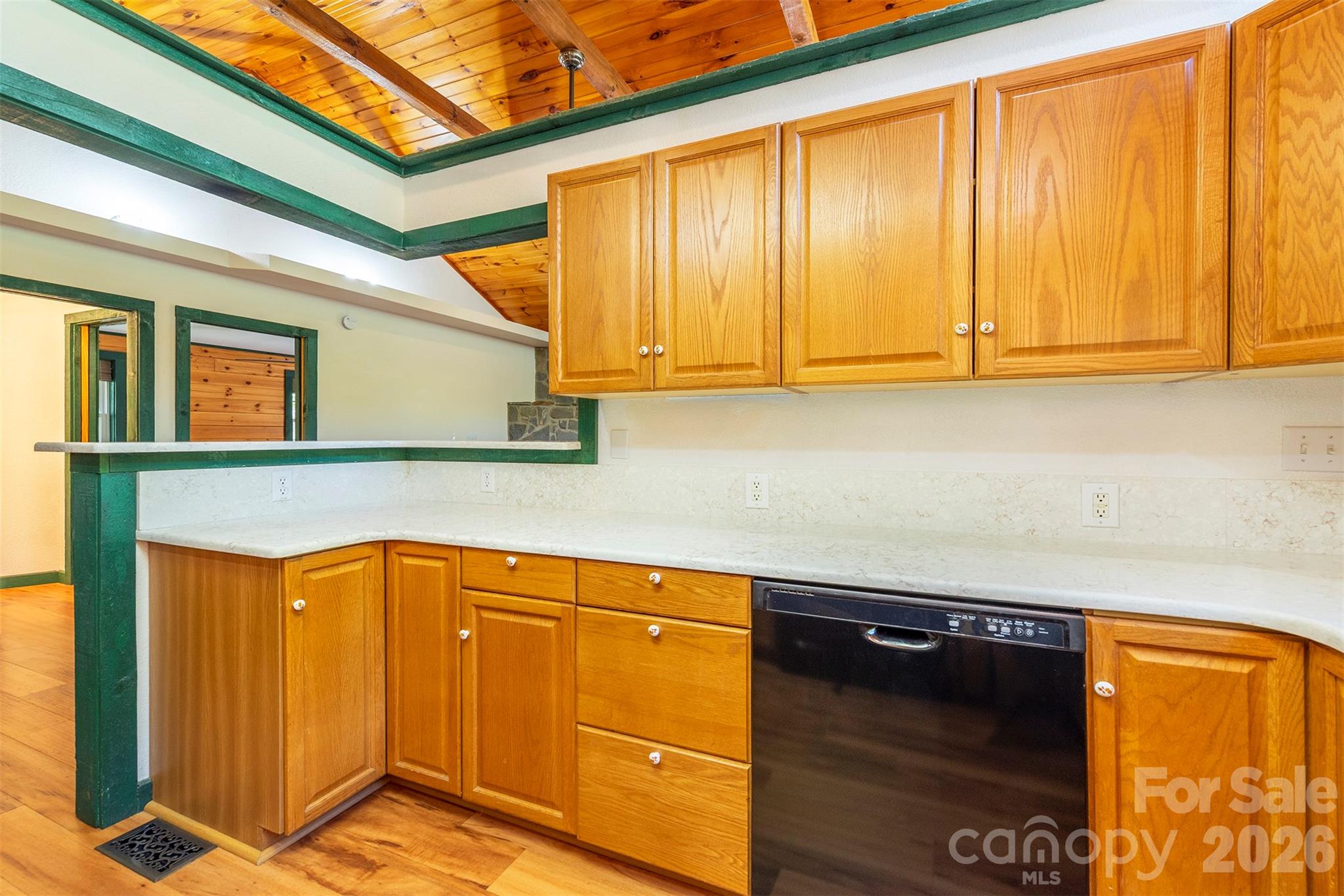 196 Friar Tuck Lane — Maggie Valley
