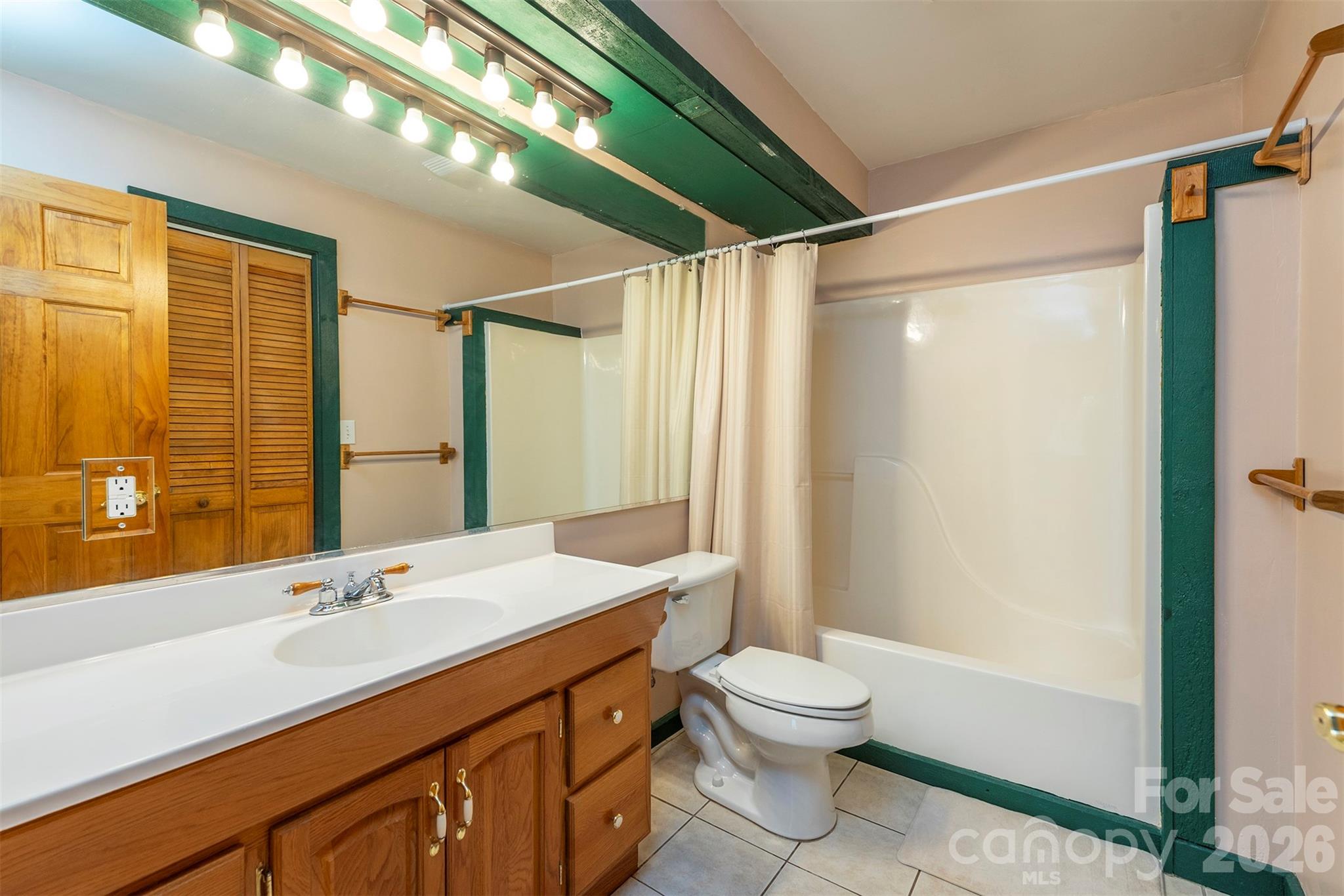 196 Friar Tuck Lane — Maggie Valley