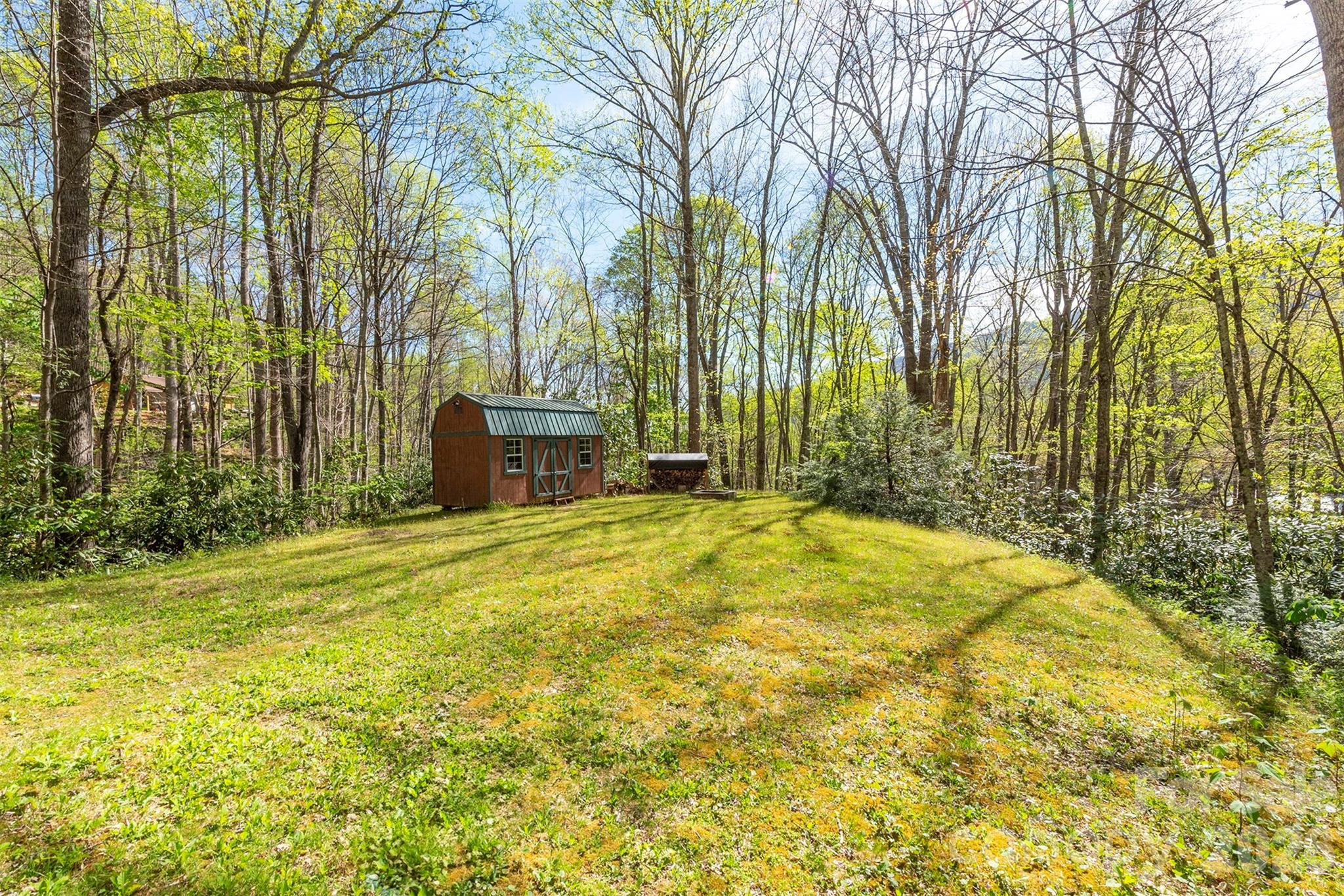 196 Friar Tuck Lane — Maggie Valley