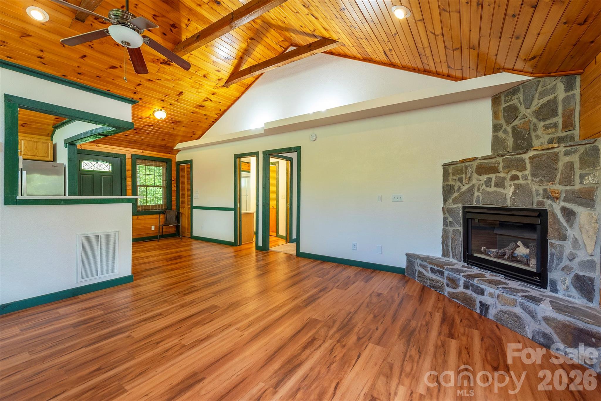 196 Friar Tuck Lane — Maggie Valley