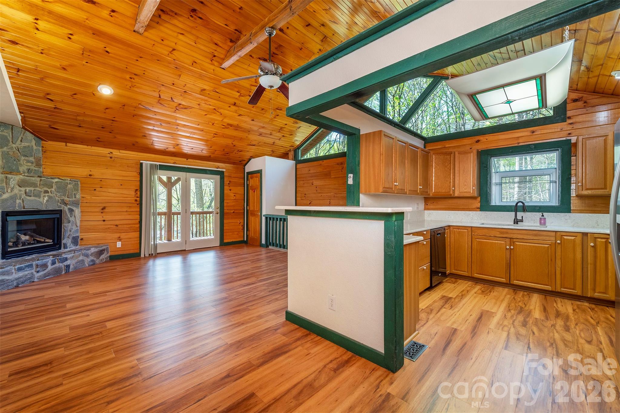196 Friar Tuck Lane — Maggie Valley