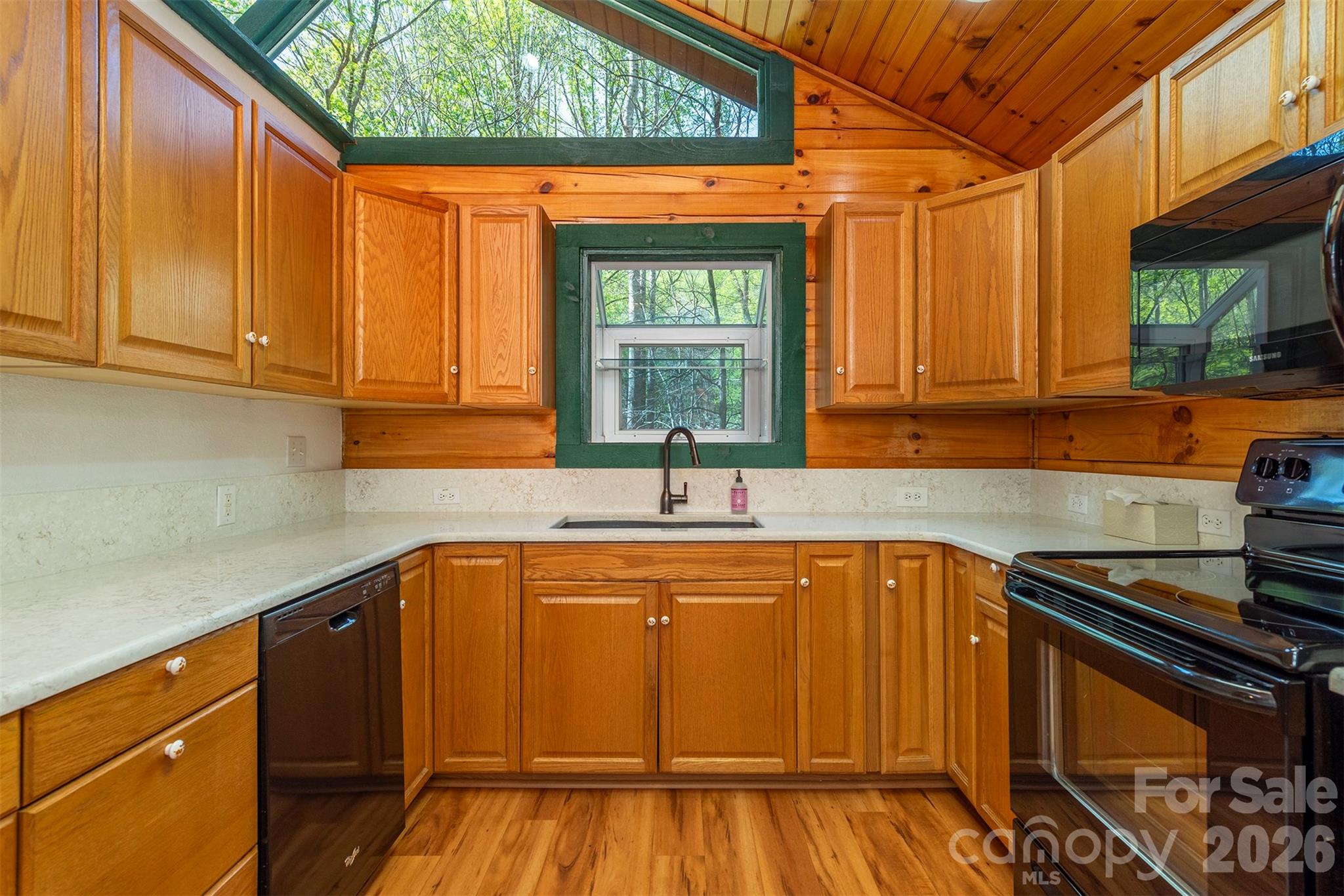 196 Friar Tuck Lane — Maggie Valley