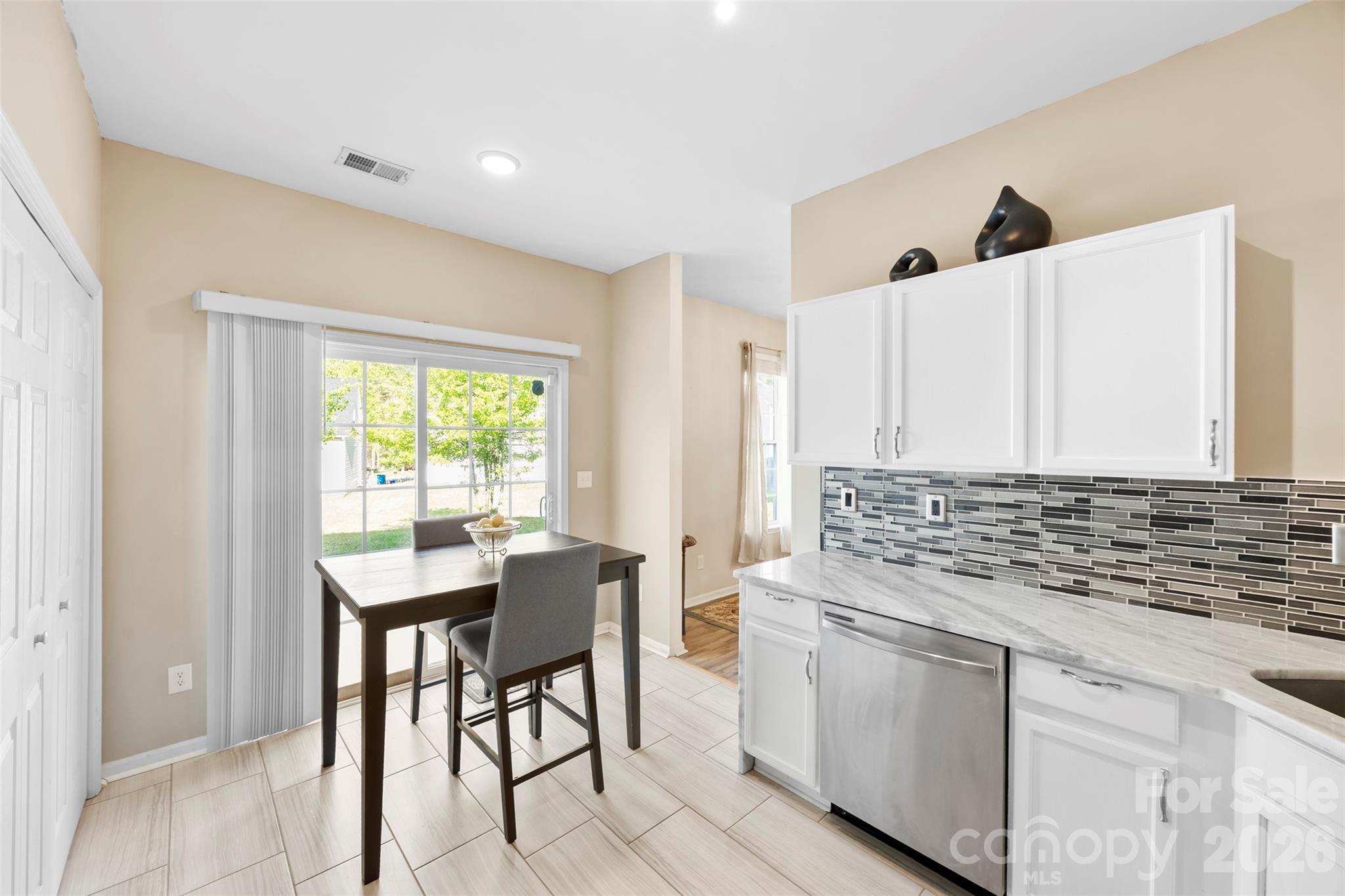 624 Cliffs Inn Circle — Charlotte