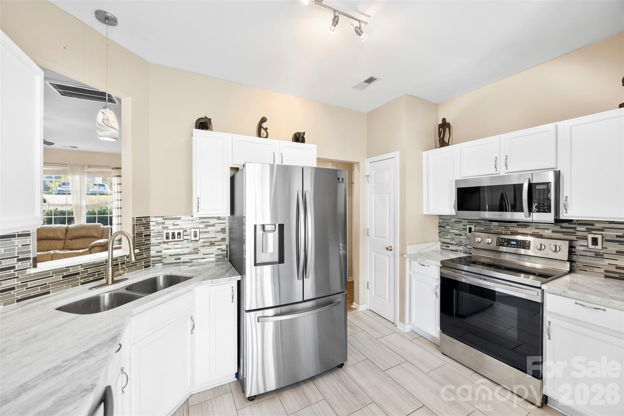 624 Cliffs Inn Circle — Charlotte