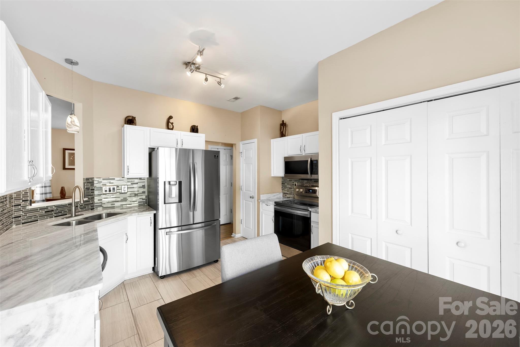 624 Cliffs Inn Circle — Charlotte