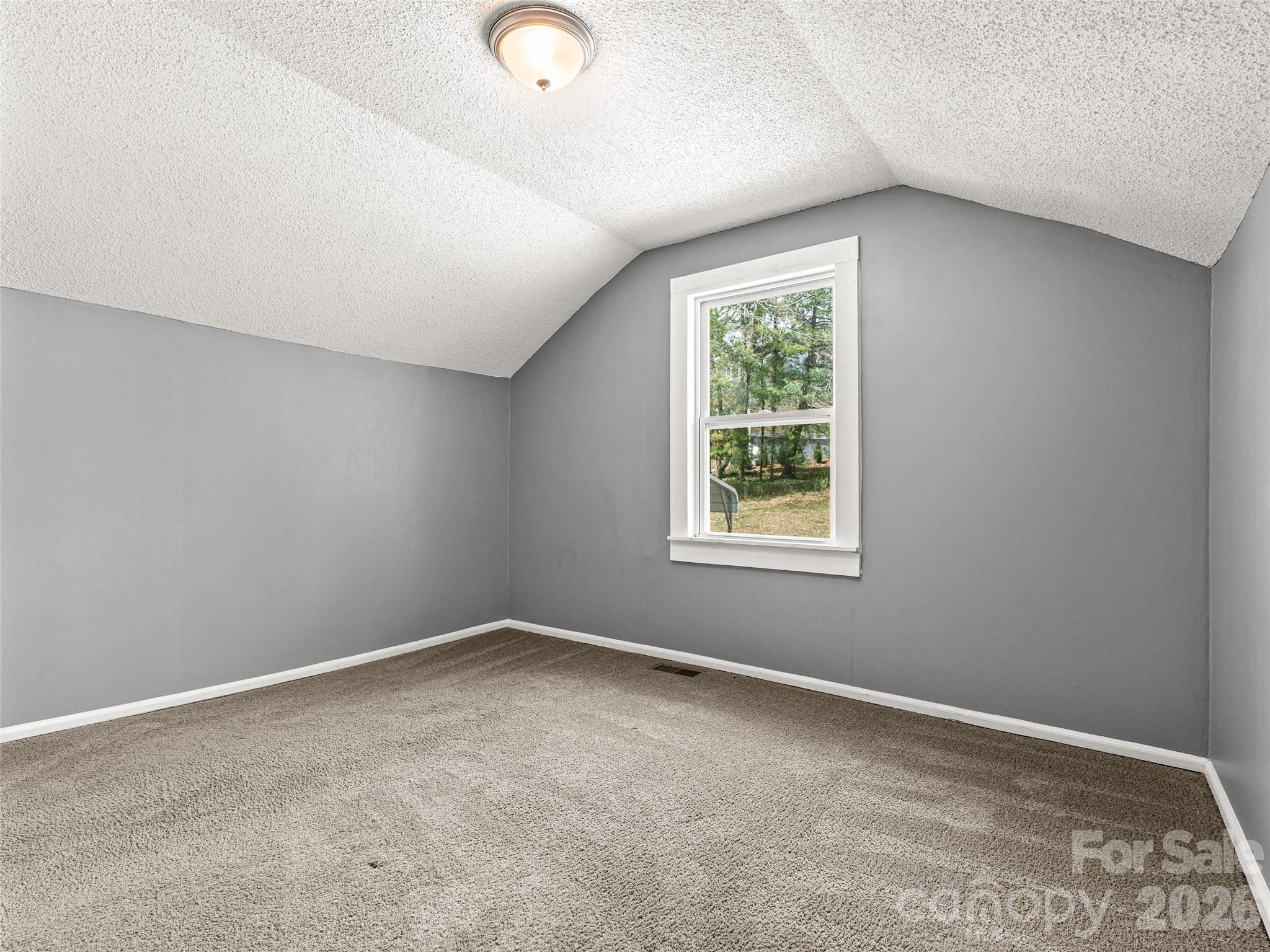 15 Woodbine Road — Asheville