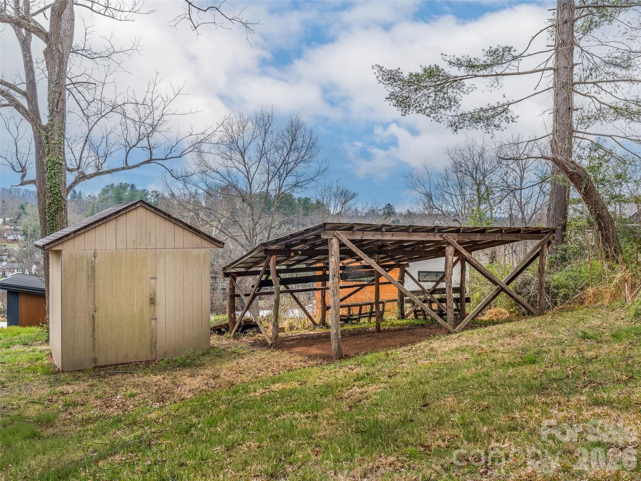 15 Woodbine Road — Asheville