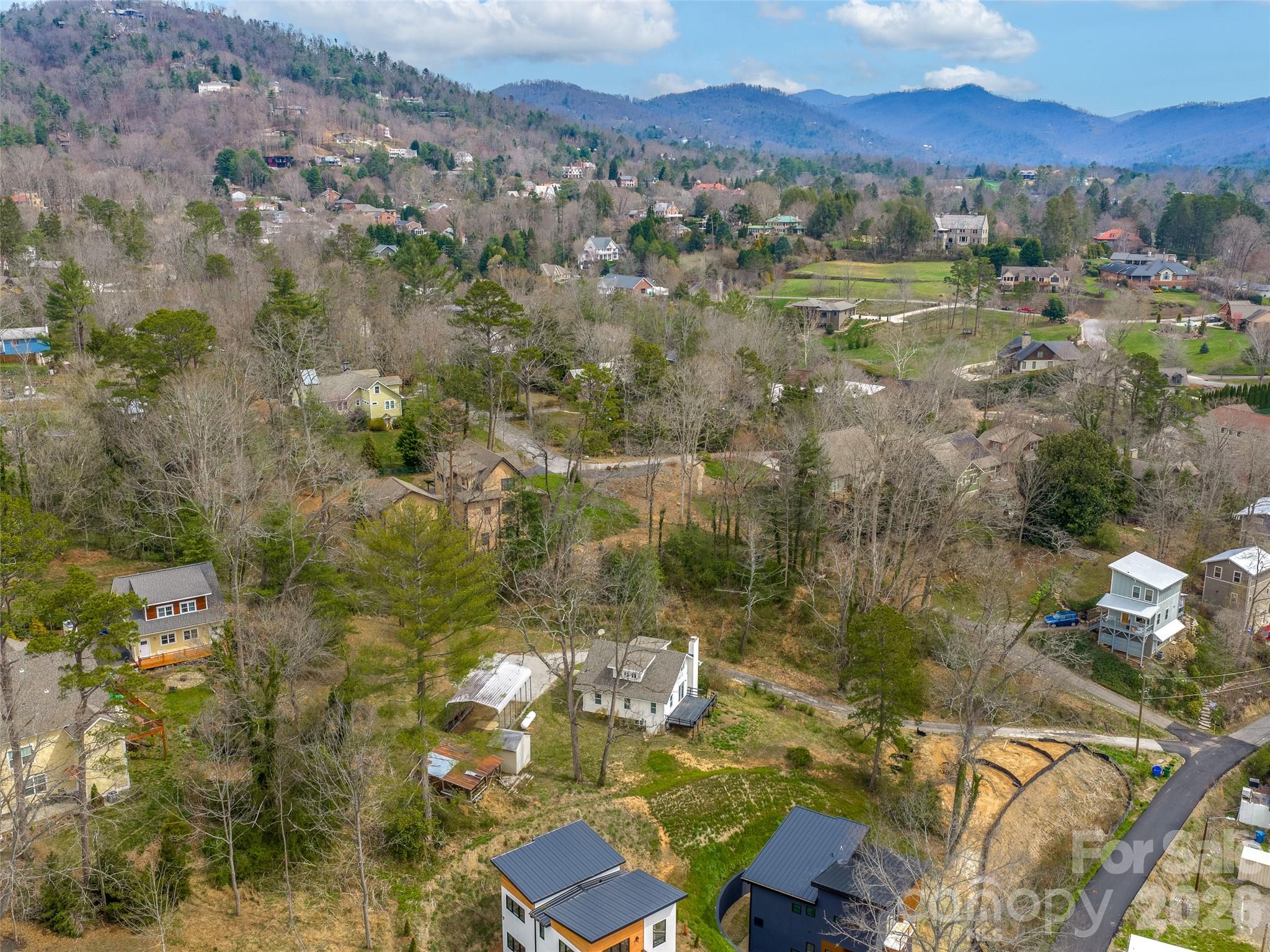15 Woodbine Road — Asheville