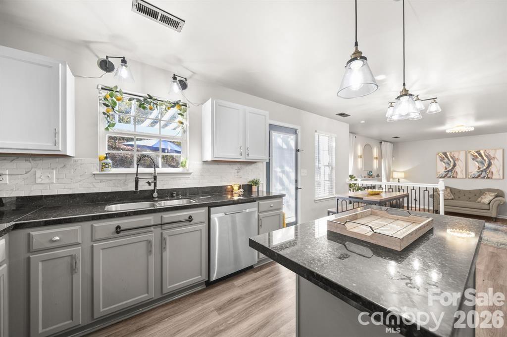 5207 Sunriver Road — Gastonia