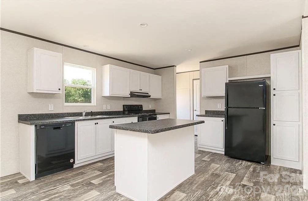 4277 Chinquapin Circle — Lenoir