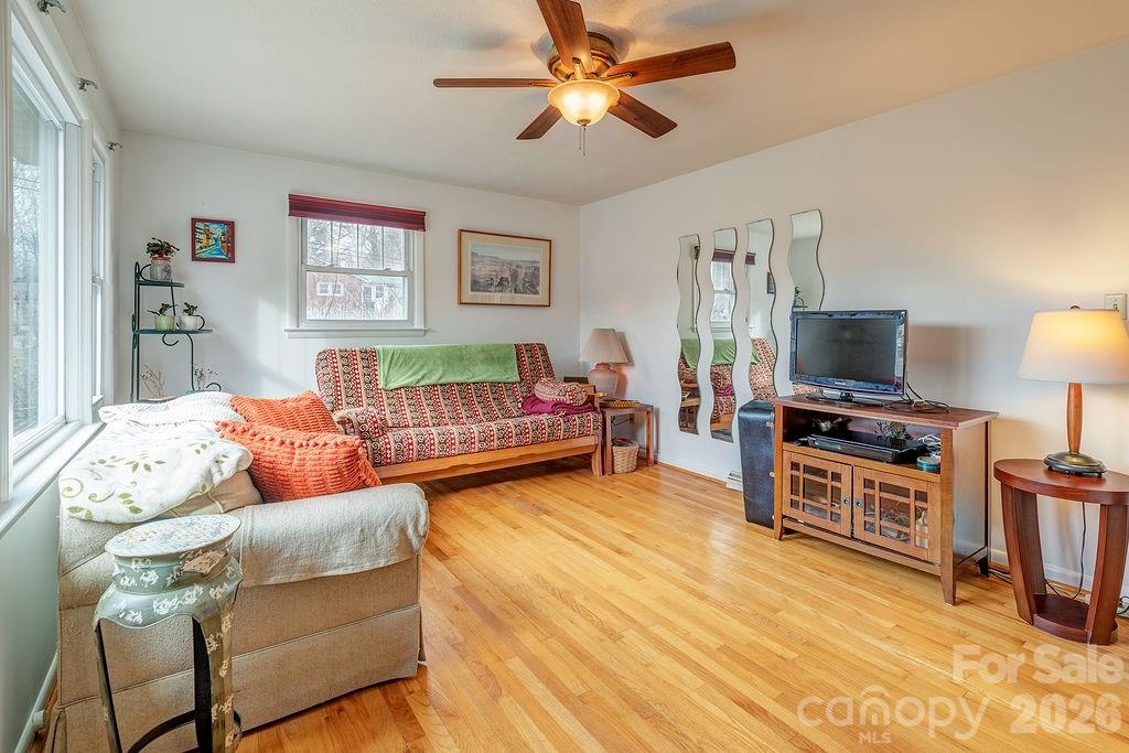 437 Onteora Boulevard — Asheville