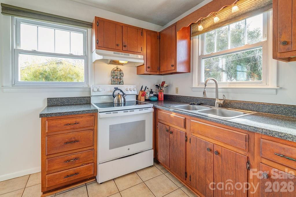 437 Onteora Boulevard — Asheville