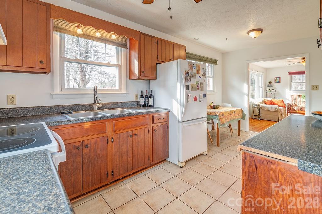 437 Onteora Boulevard — Asheville