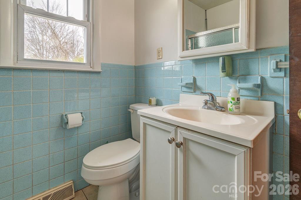 437 Onteora Boulevard — Asheville