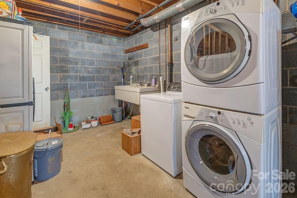 437 Onteora Boulevard — Asheville