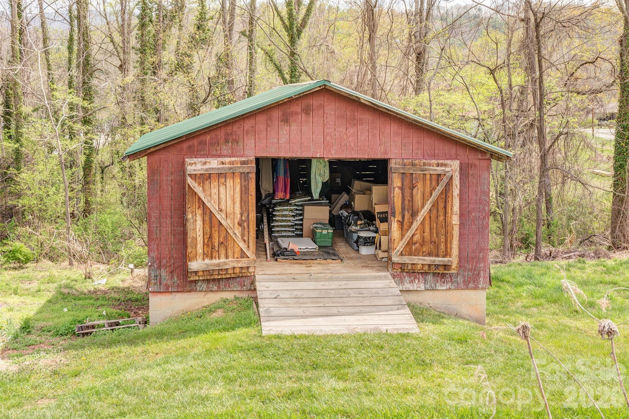 437 Onteora Boulevard — Asheville